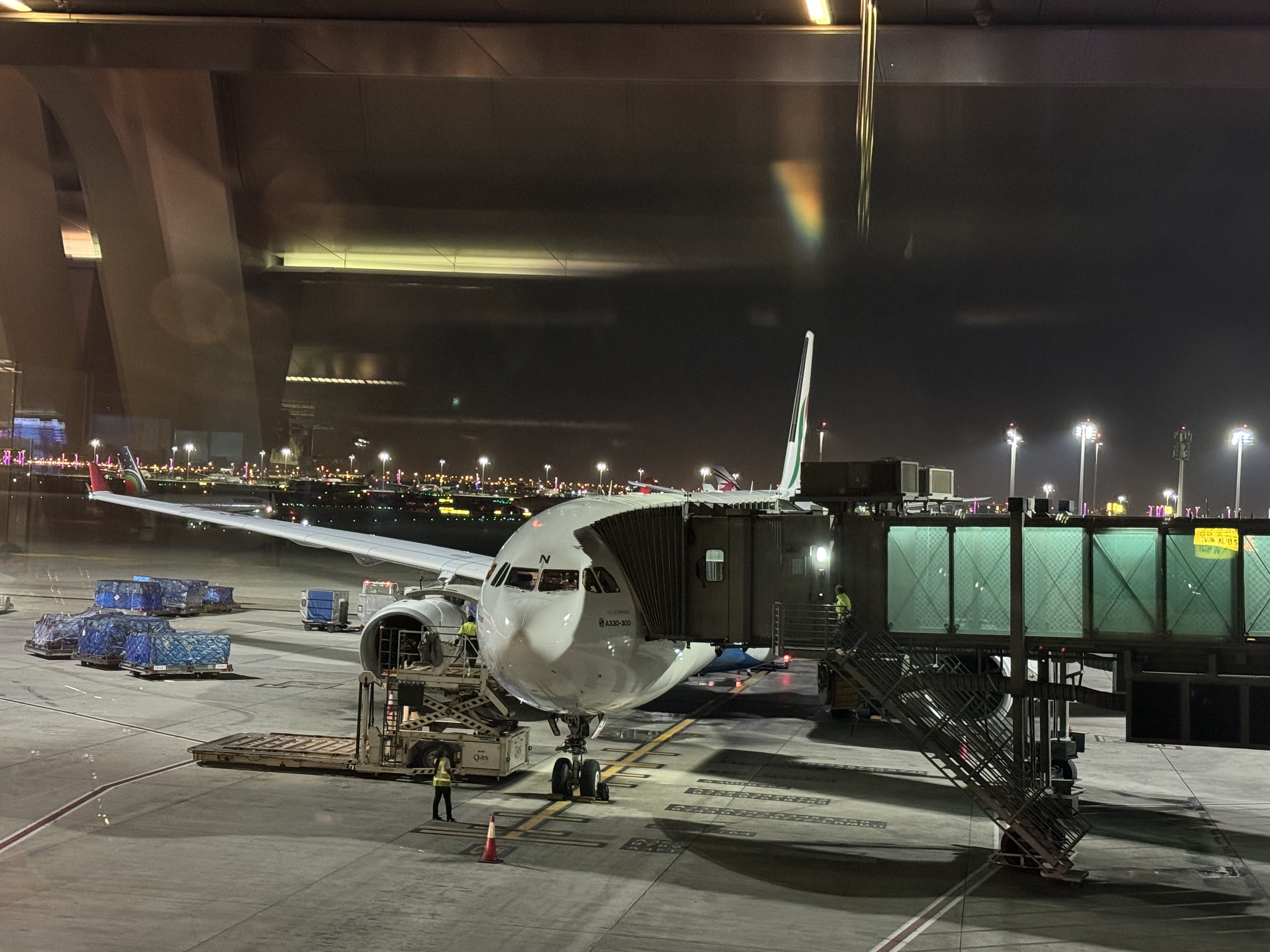 SriLankan DOH A330 300 at gate