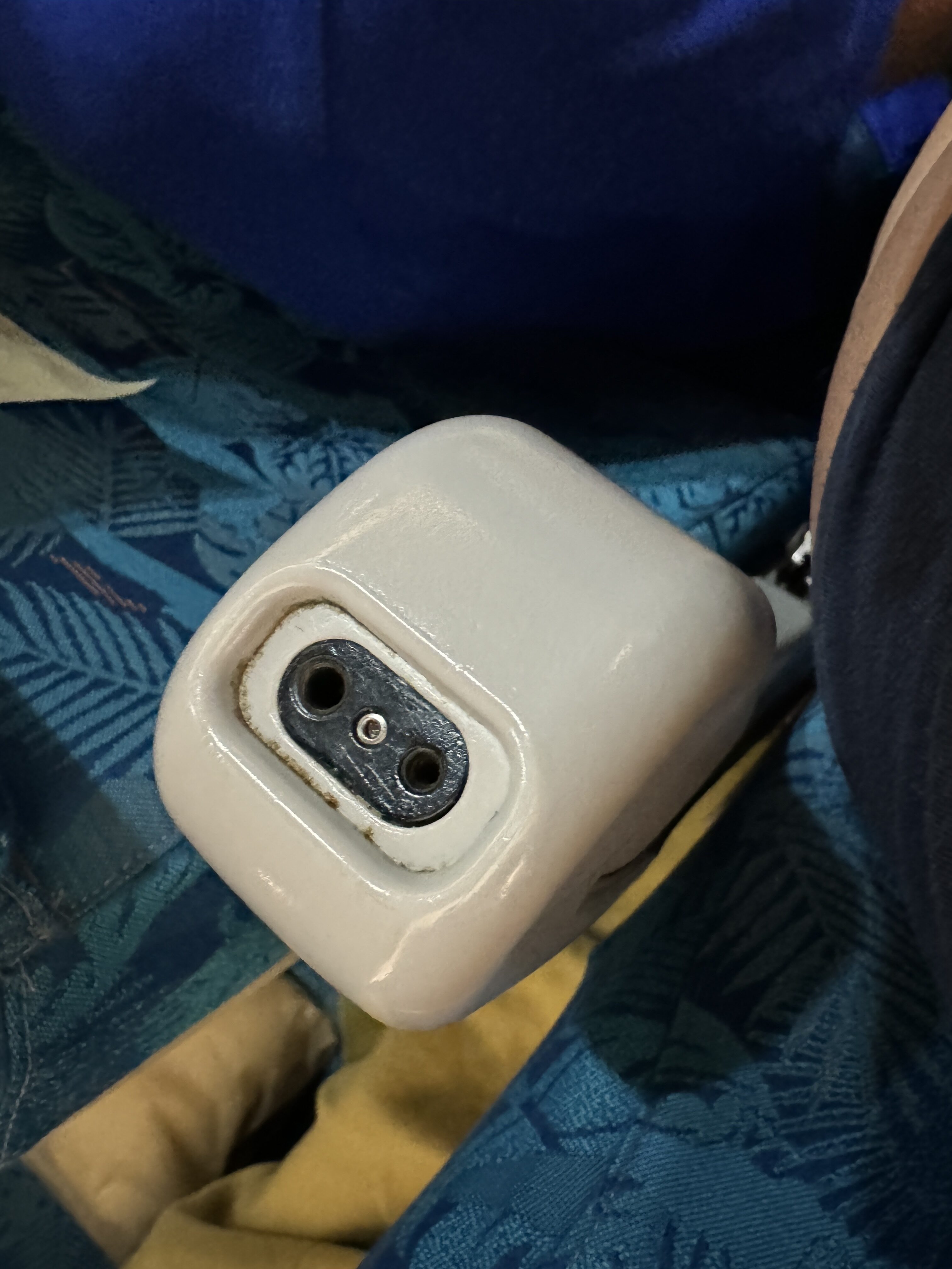 SriLankan DOH CMB A330 300 economy earphone jack