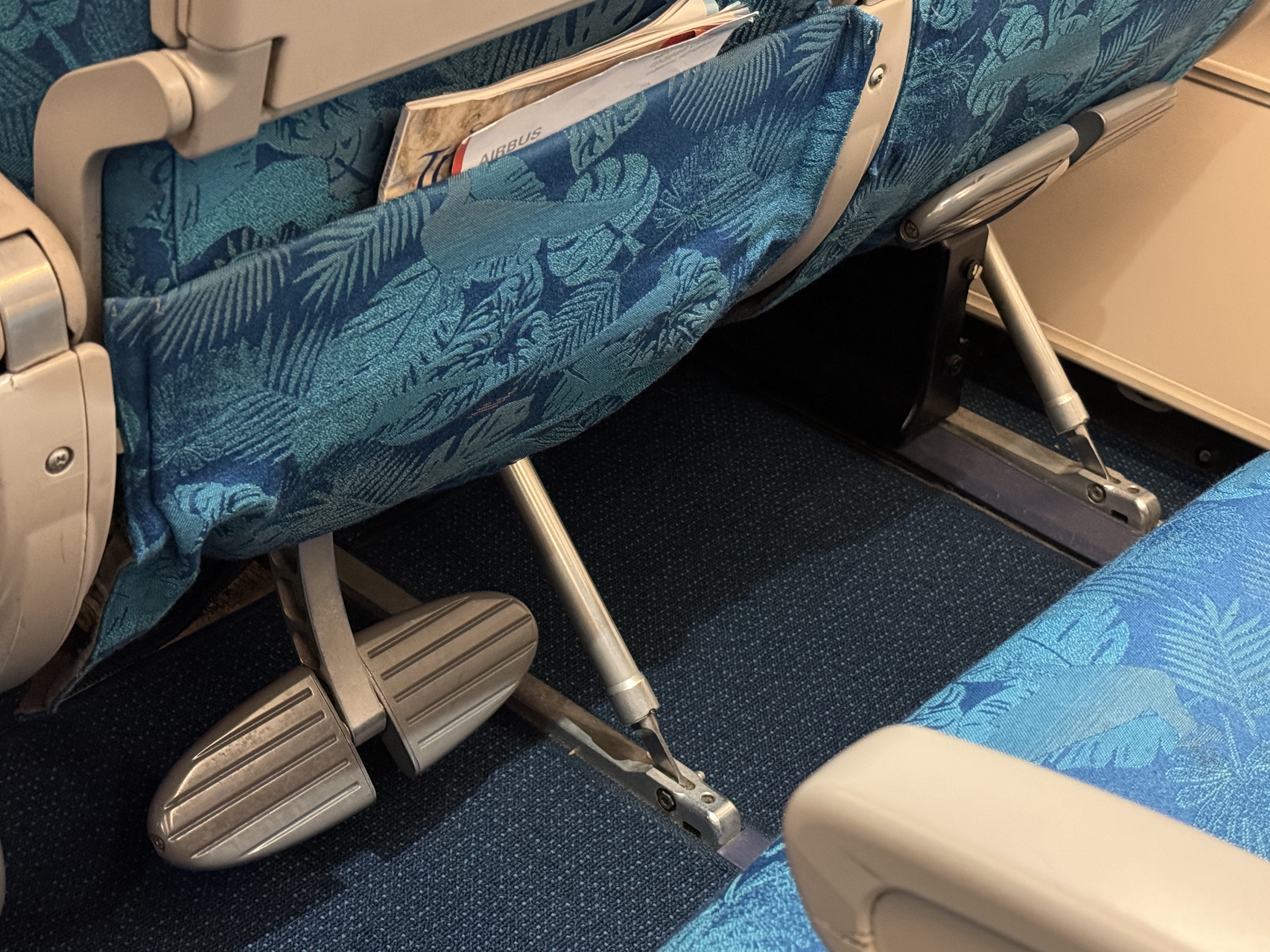 SriLankan DOH CMB A330 300 economy footrest