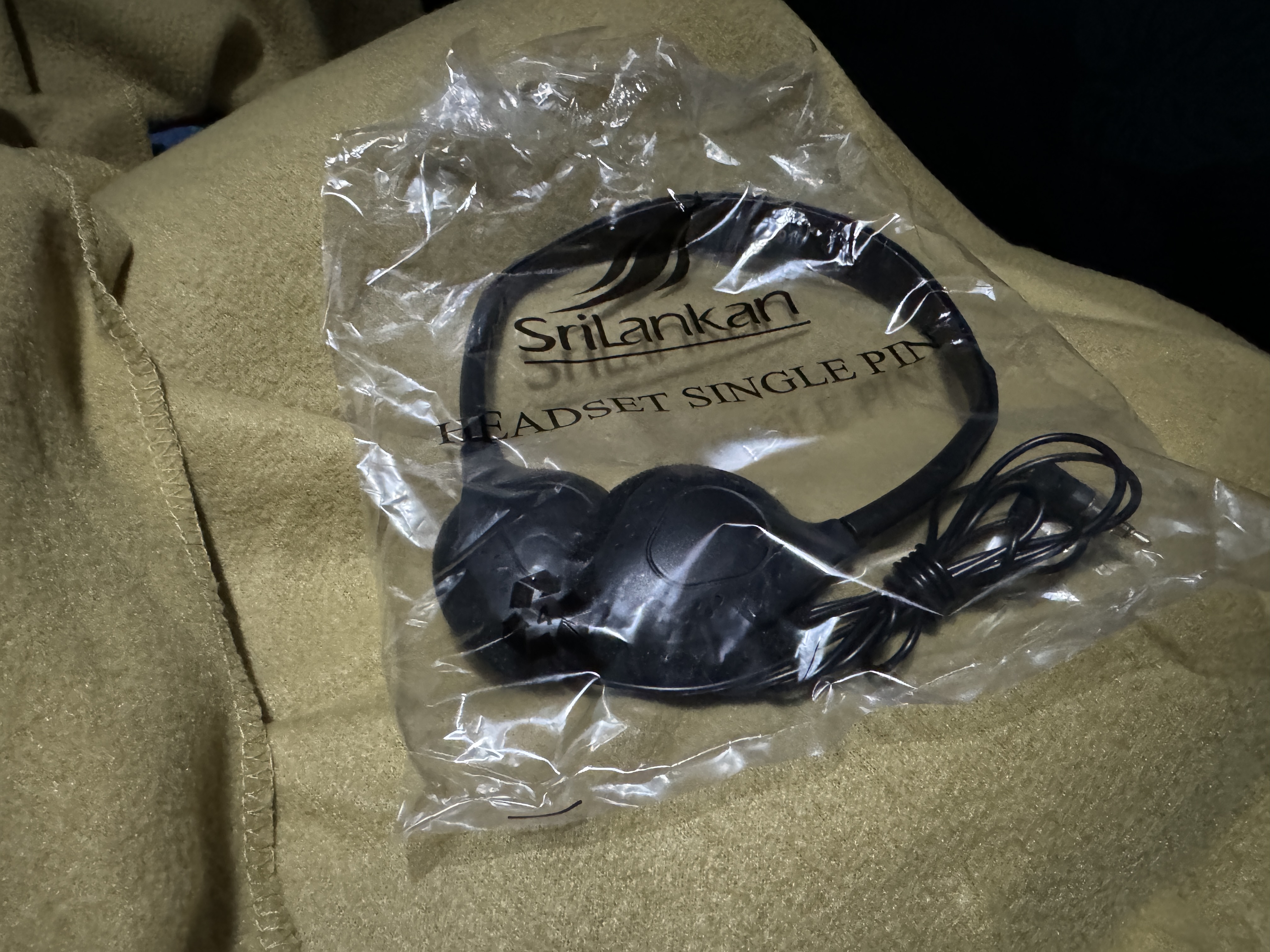 SriLankan DOH CMB A330 300 economy headset