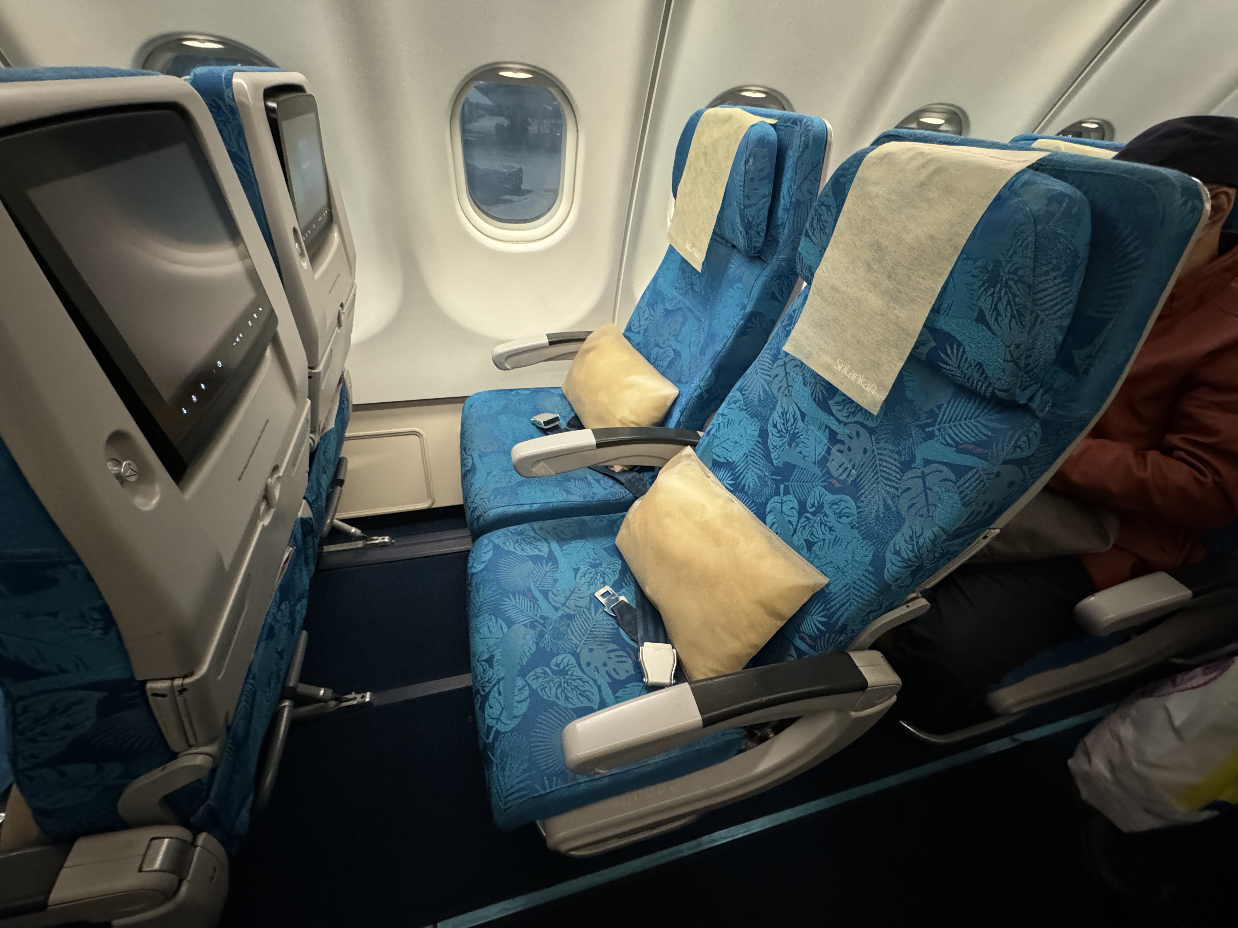 SriLankan DOH CMB A330 300 economy row 27 side