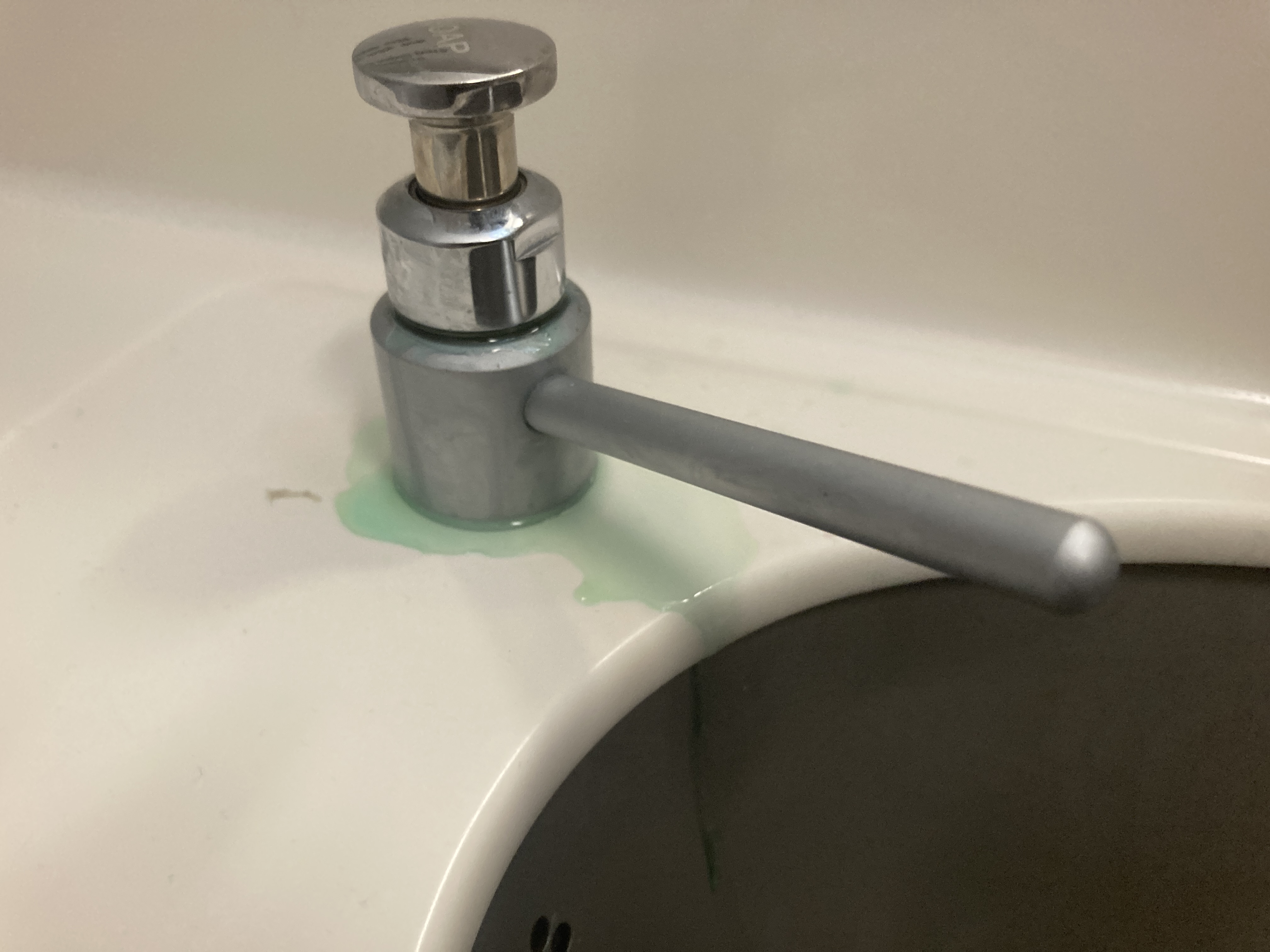TAP Air Portugal A321LR neo business class EWR LIS lavatory leaking soap TAP Air Portugal A321LR neo business class EWR LIS lavatory leaking soap