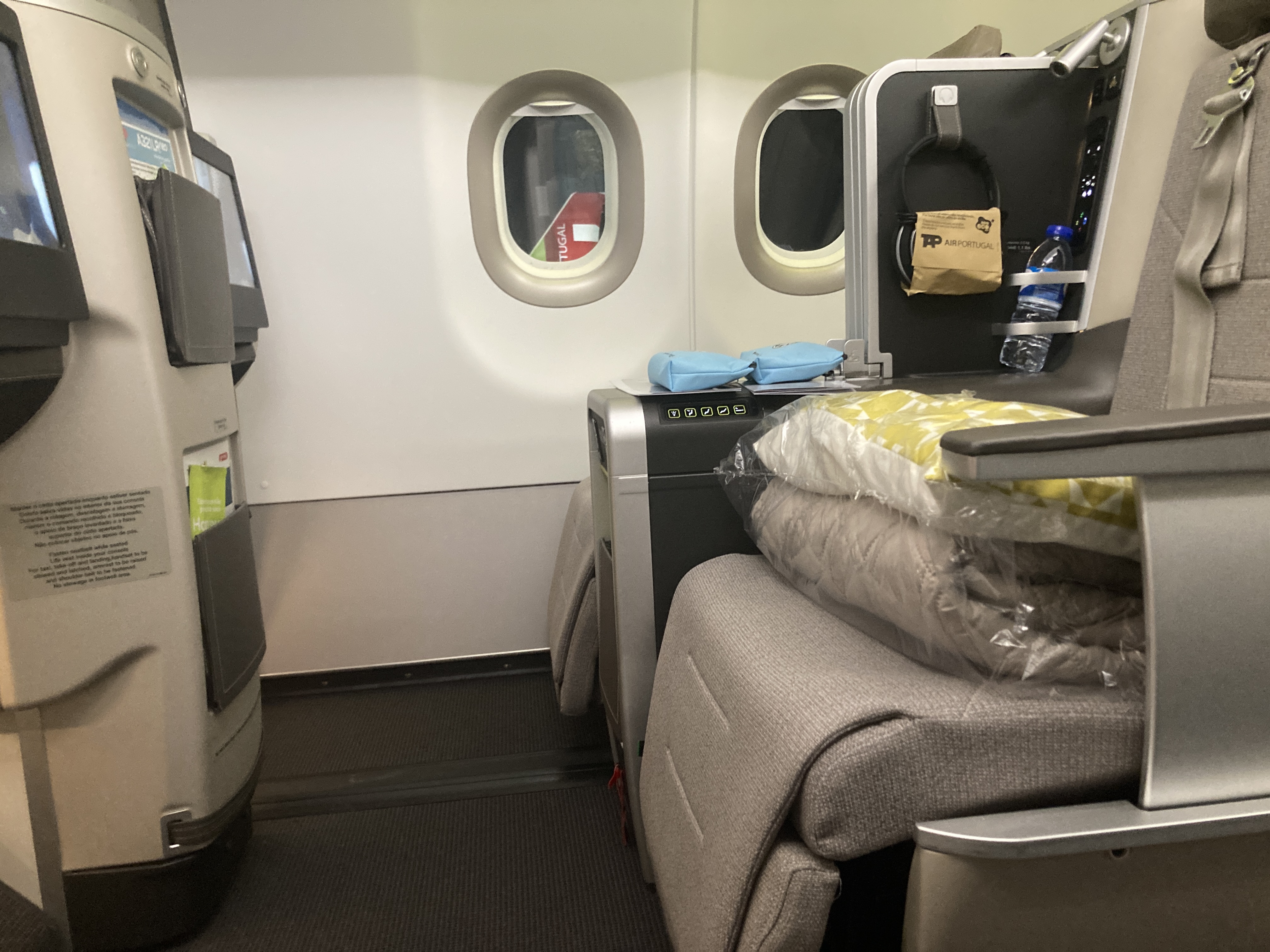 TAP Air Portugal A321LR neo business class EWR LIS row 1 seats TAP Air Portugal A321LR neo business class EWR LIS row 1 seats
