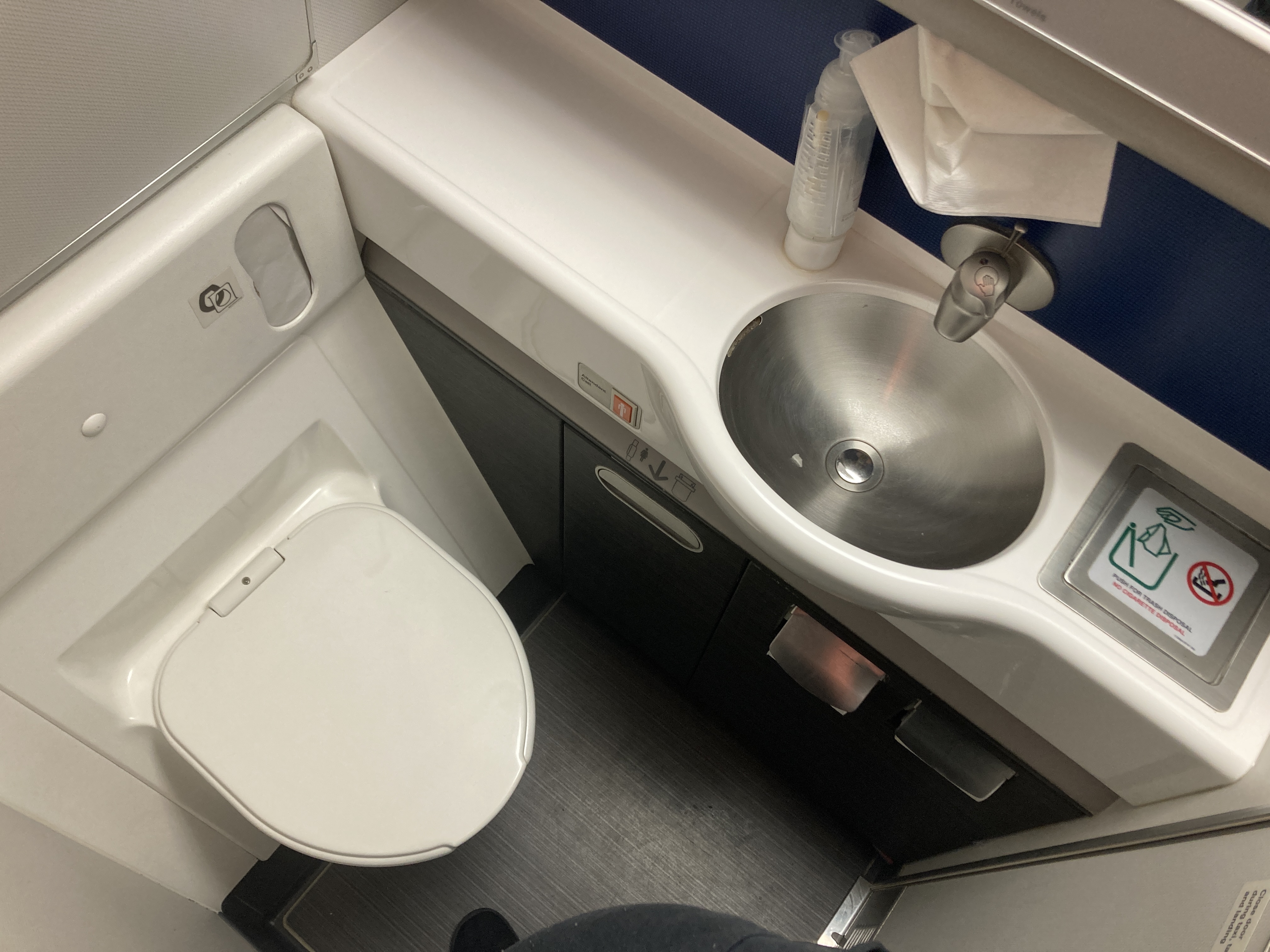 United Boeing 777 200 economy lavatory United Boeing 777 200 economy lavatory
