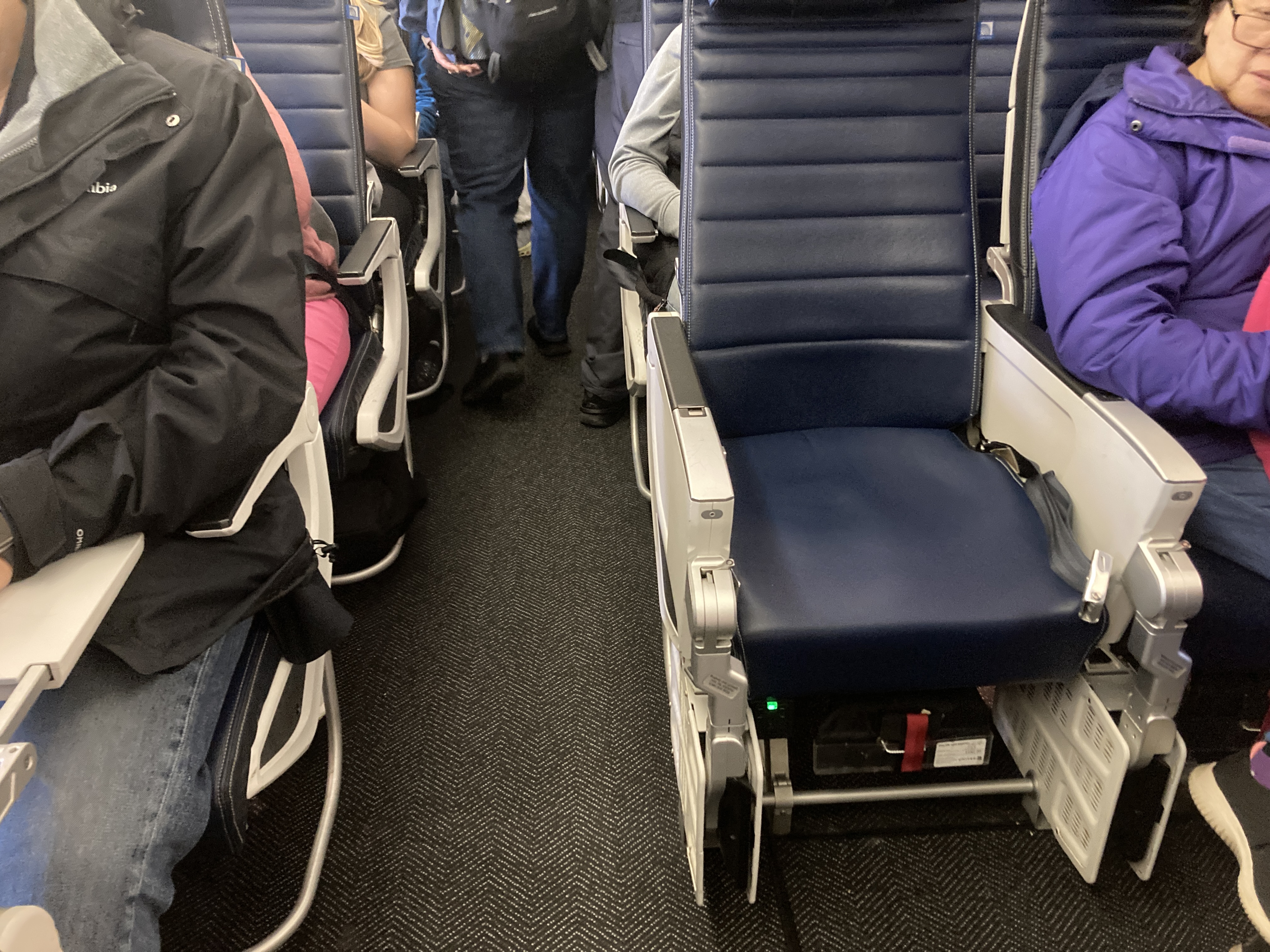 United Boeing 777 200 premium economy seat 41G United Boeing 777 200 premium economy seat 41G