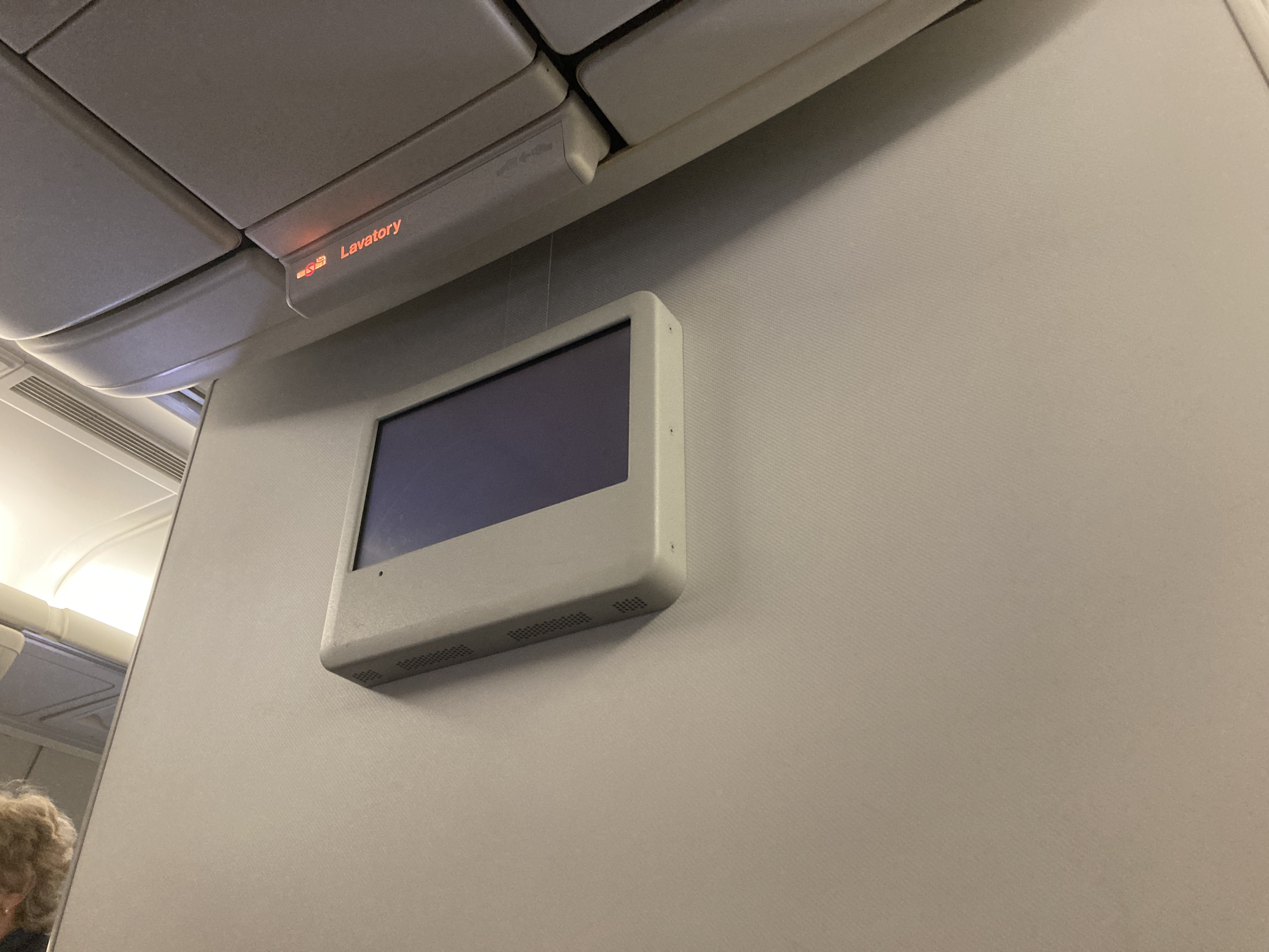 United Boeing 777 200 screen on bulkhead wall row 41 United Boeing 777 200 screen on bulkhead wall row 41