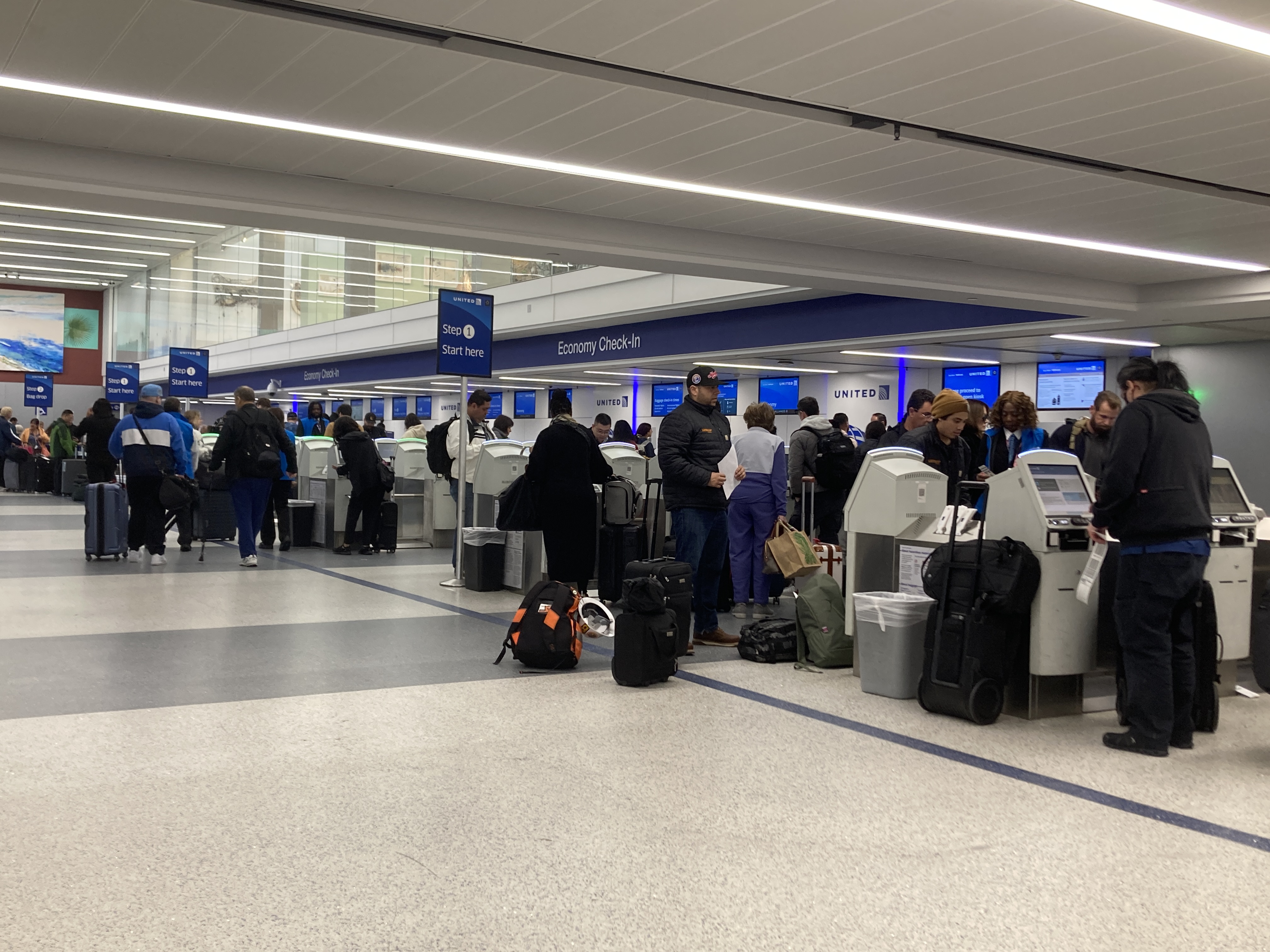 United check in at LAX for flight to IAD United check in at LAX for flight to IAD