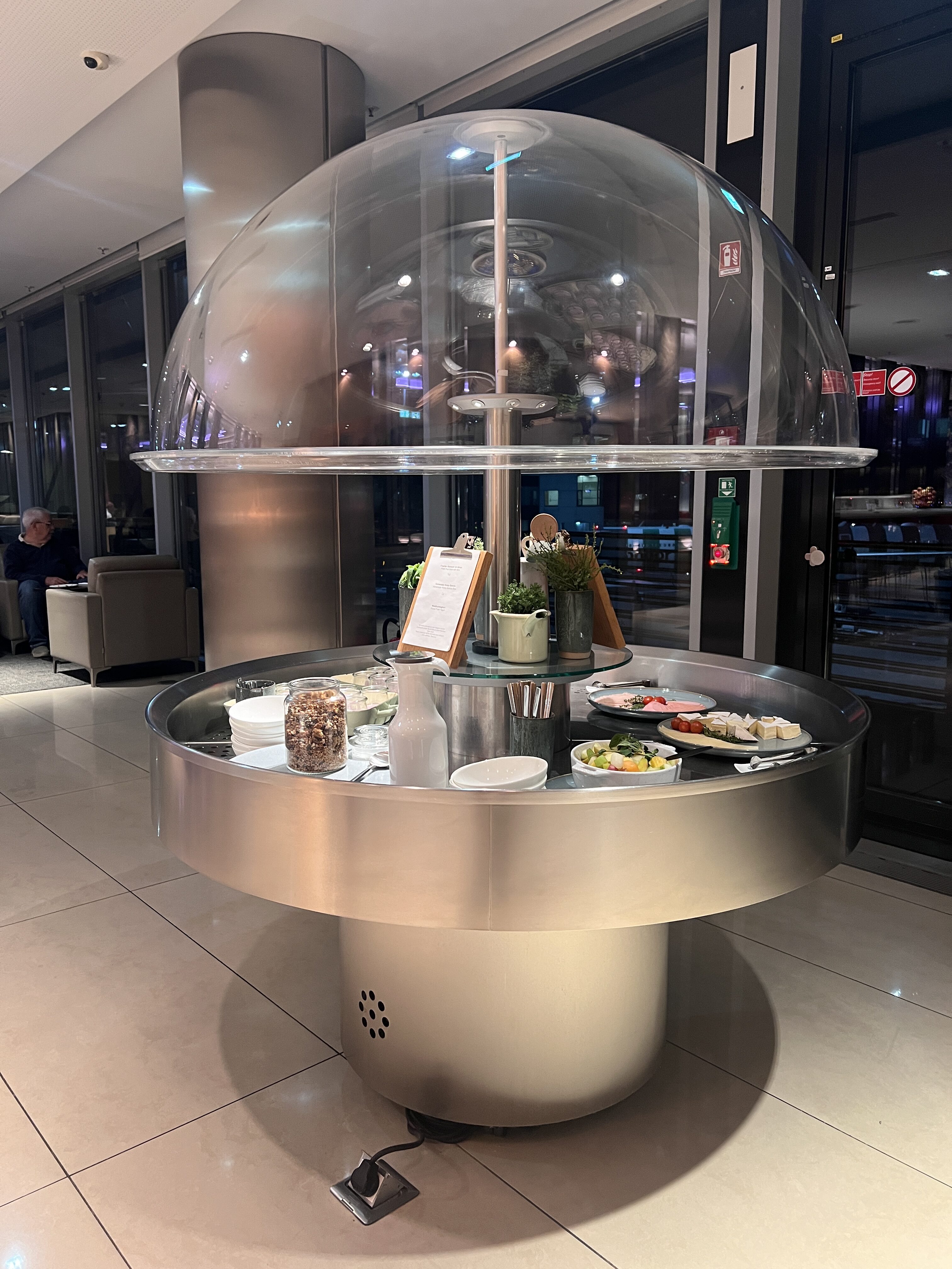 Air Canada business Maple Leaf Lounge Frankfurt breakfast nook Air Canada business Maple Leaf Lounge Frankfurt breakfast nook