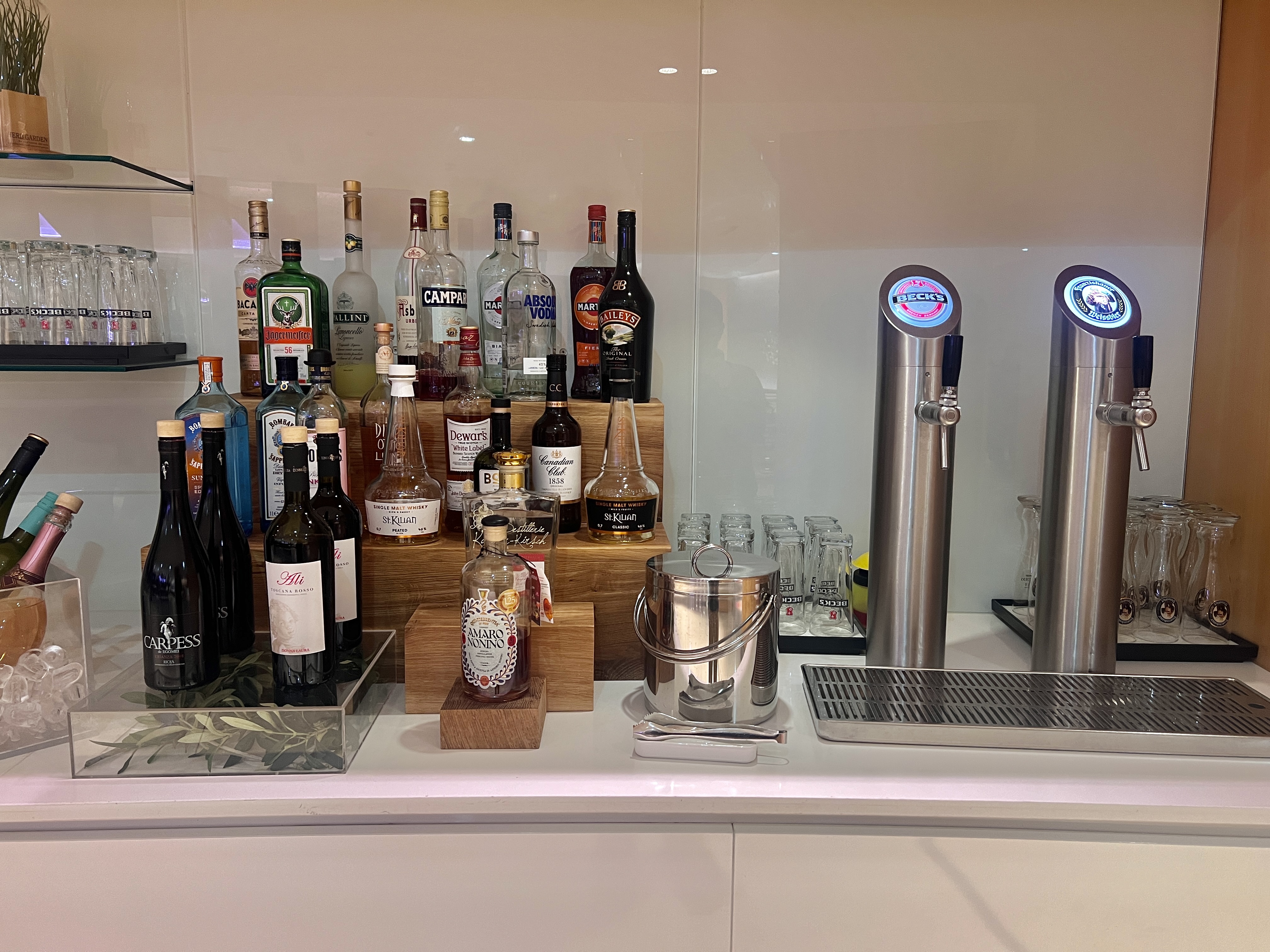 Air Canada business Maple Leaf Lounge Frankfurt drink selection Air Canada business Maple Leaf Lounge Frankfurt drink selection