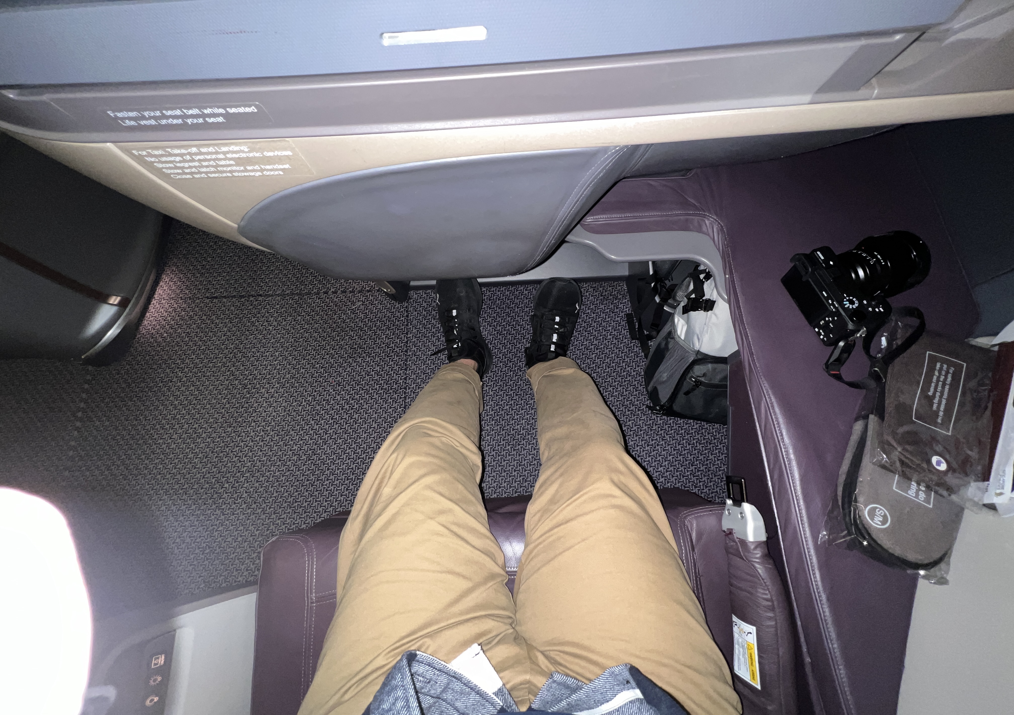 Singapore 777 business class seat non bulkhead Singapore 777 business class seat non bulkhead