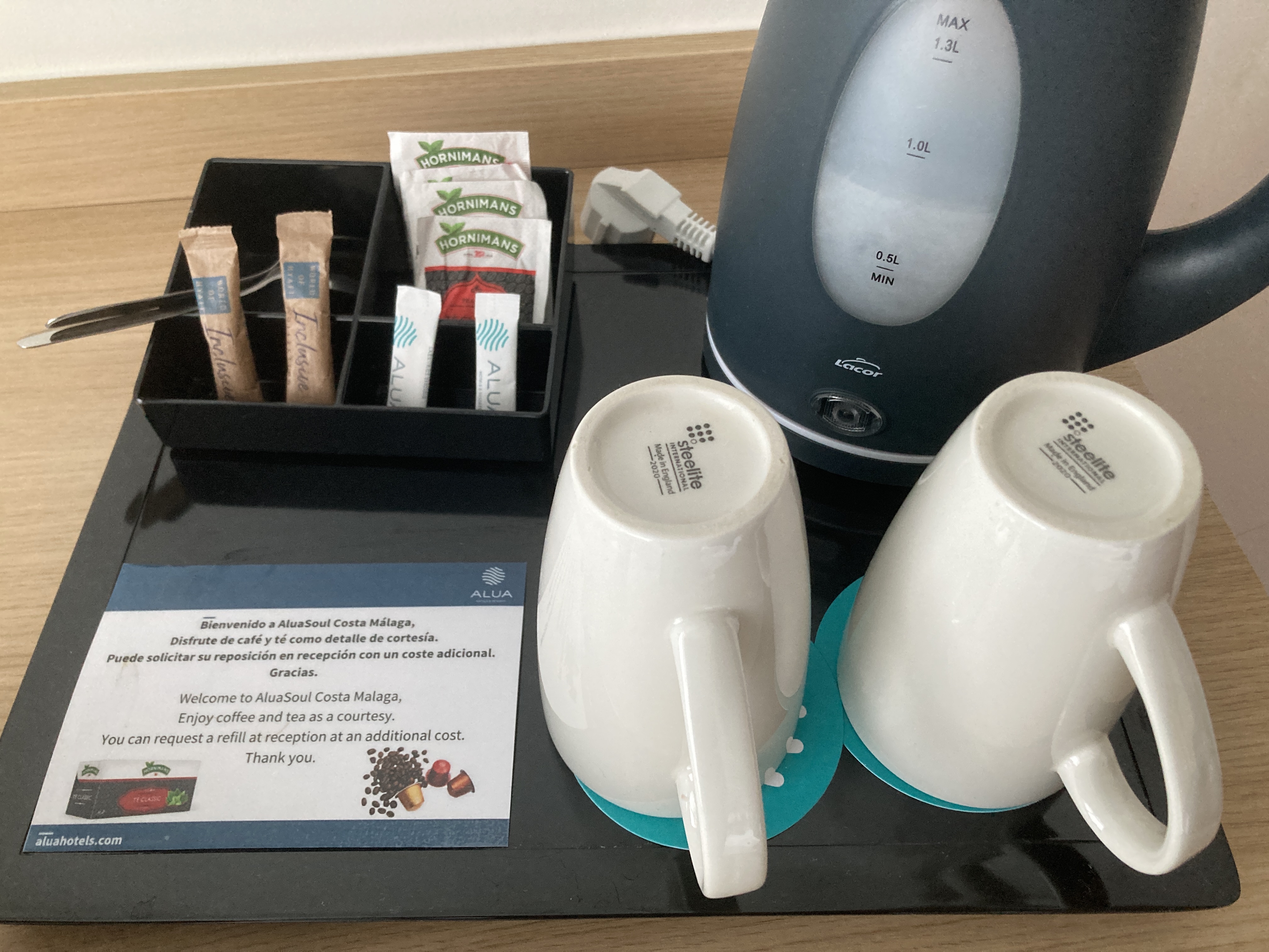 AluaSoul Costa Malaga bedroom mugs and kettle