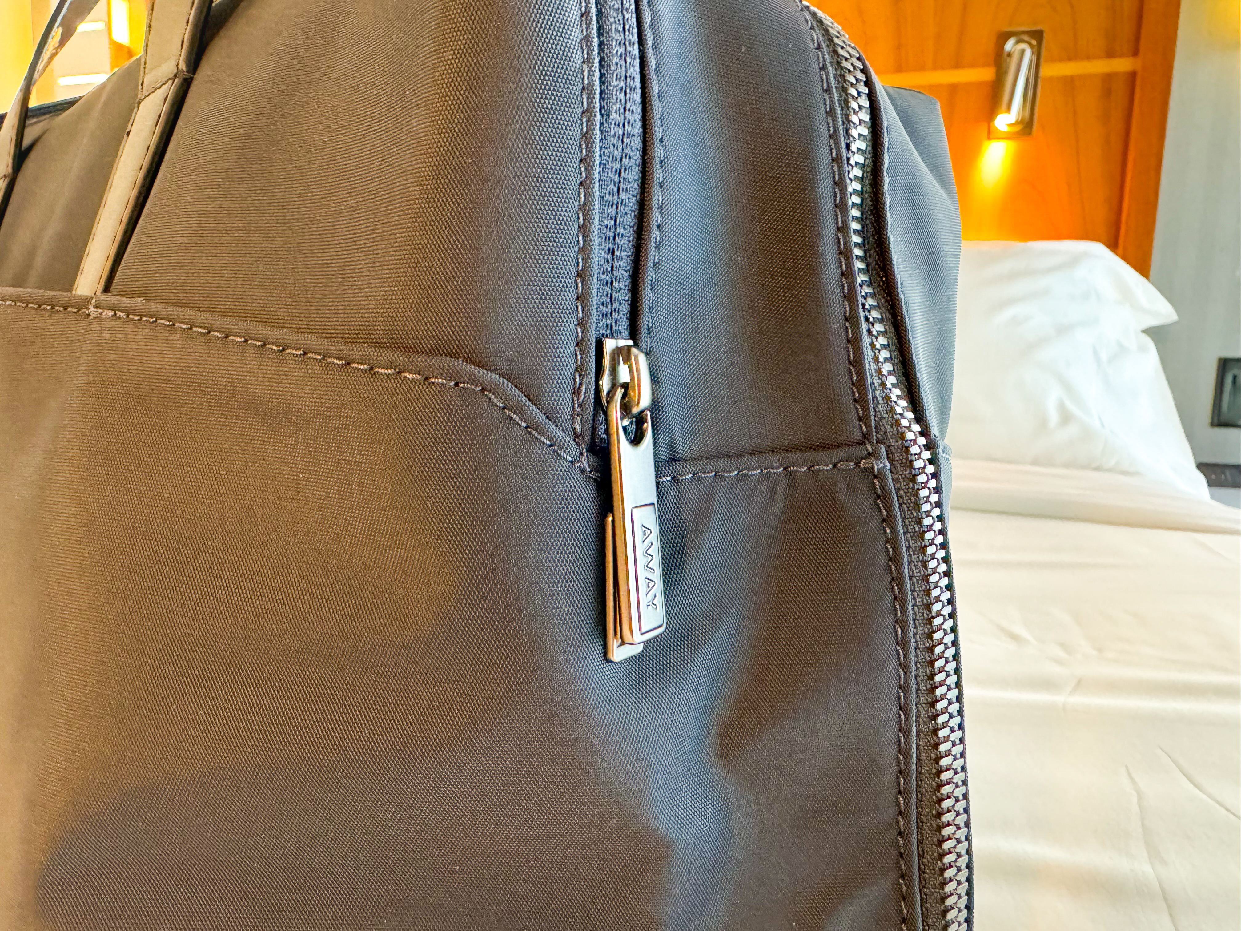 Away The Everywhere Bag magnet zipper Away The Everywhere Bag magnet zipper