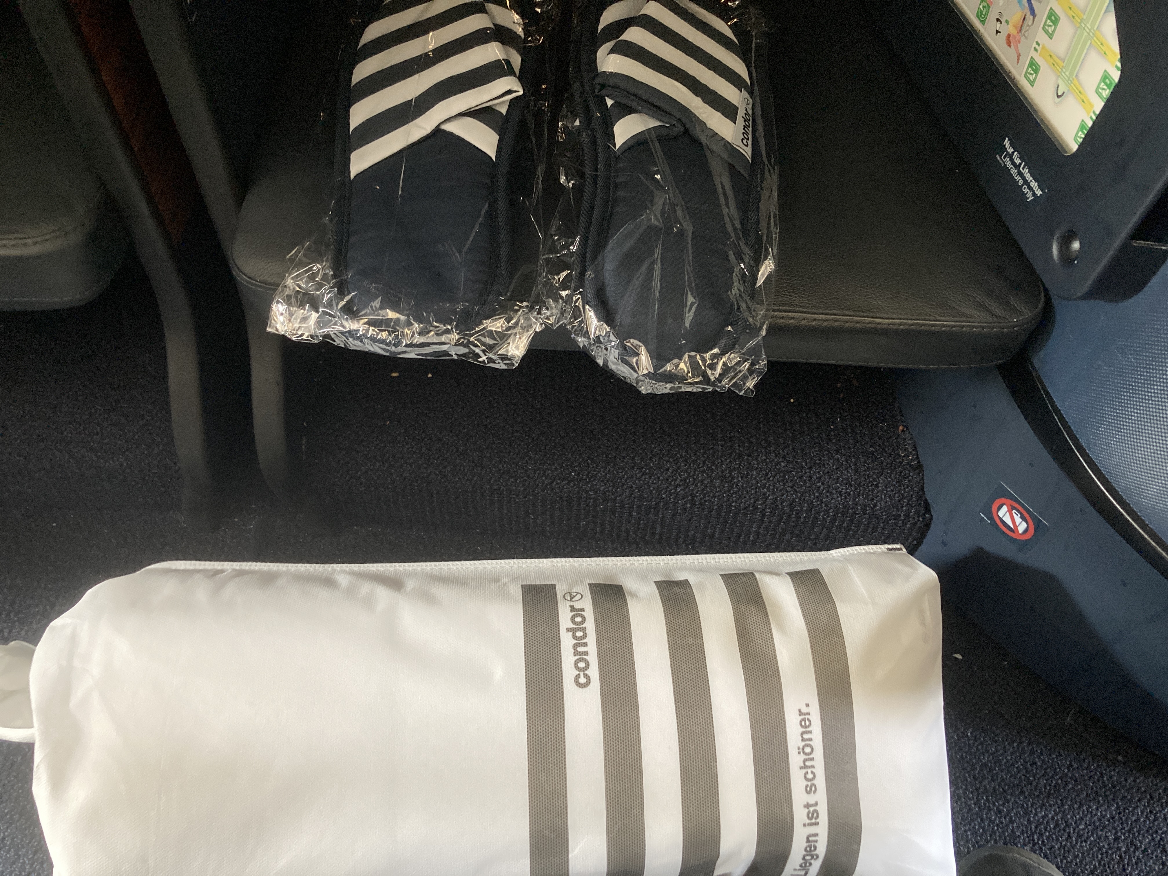 Condor A330 900neo business class bedroll and slippers Condor A330 900neo business class bedroll and slippers