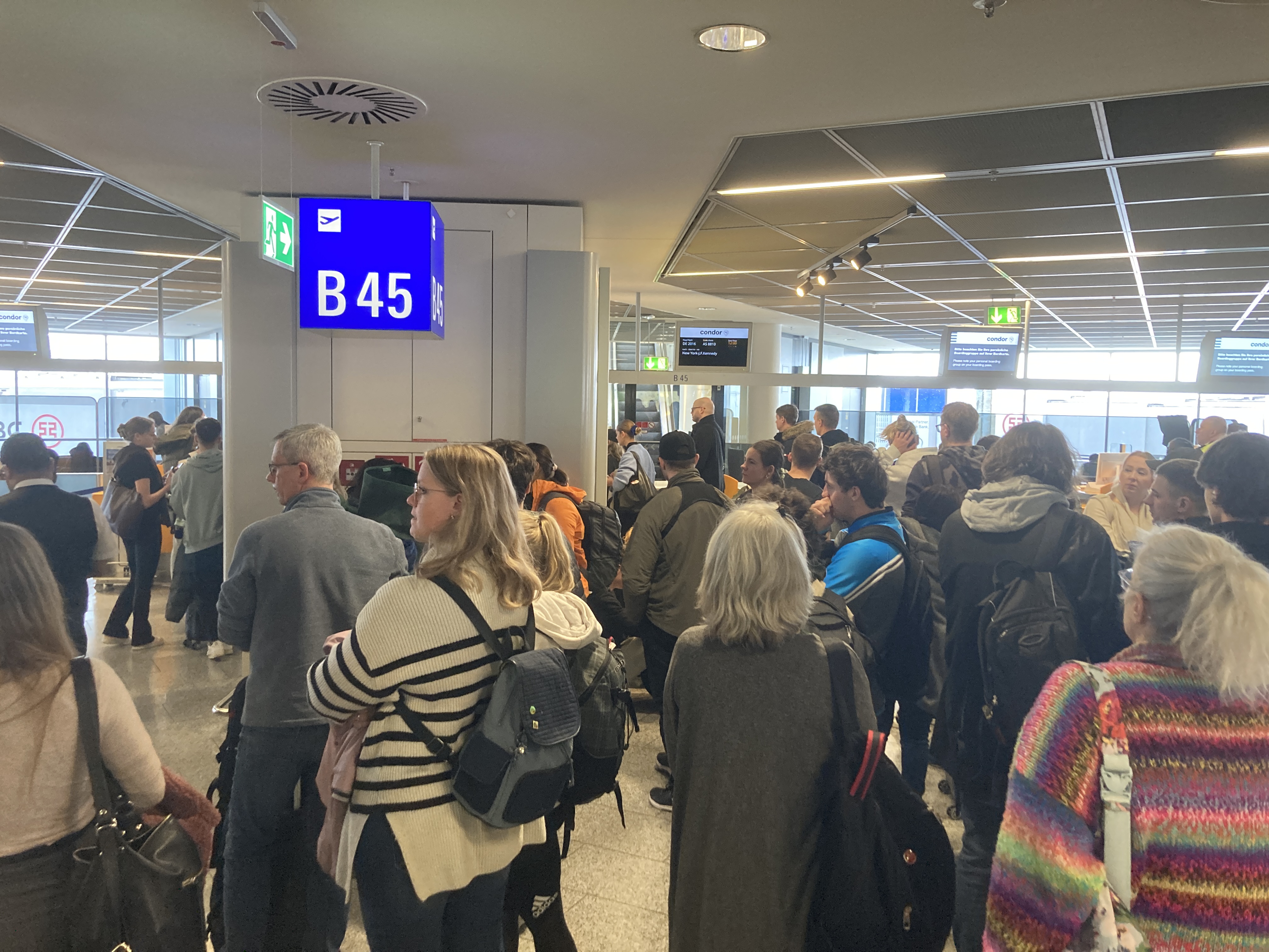 Condor A330 900neo business class boarding gate Condor A330 900neo business class boarding gate