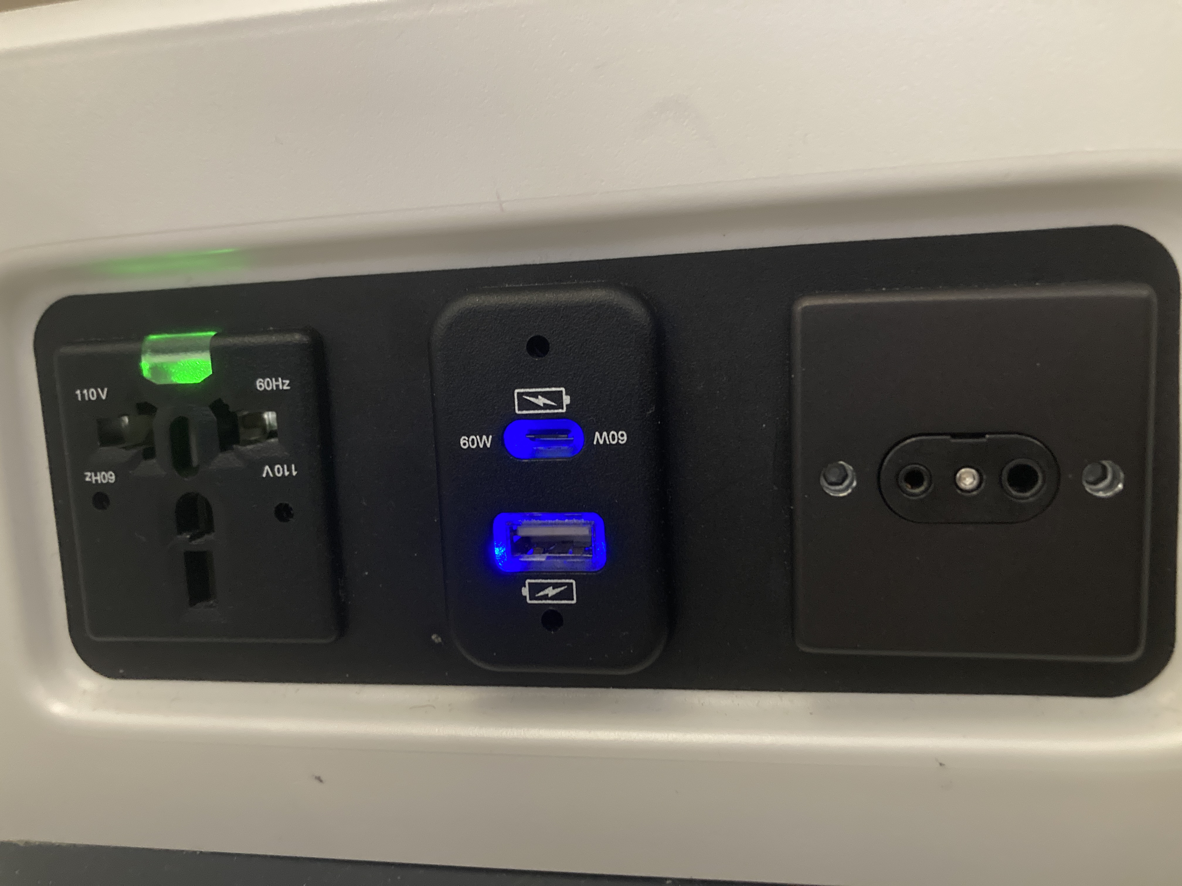 Condor A330 900neo business class outlets Condor A330 900neo business class outlets