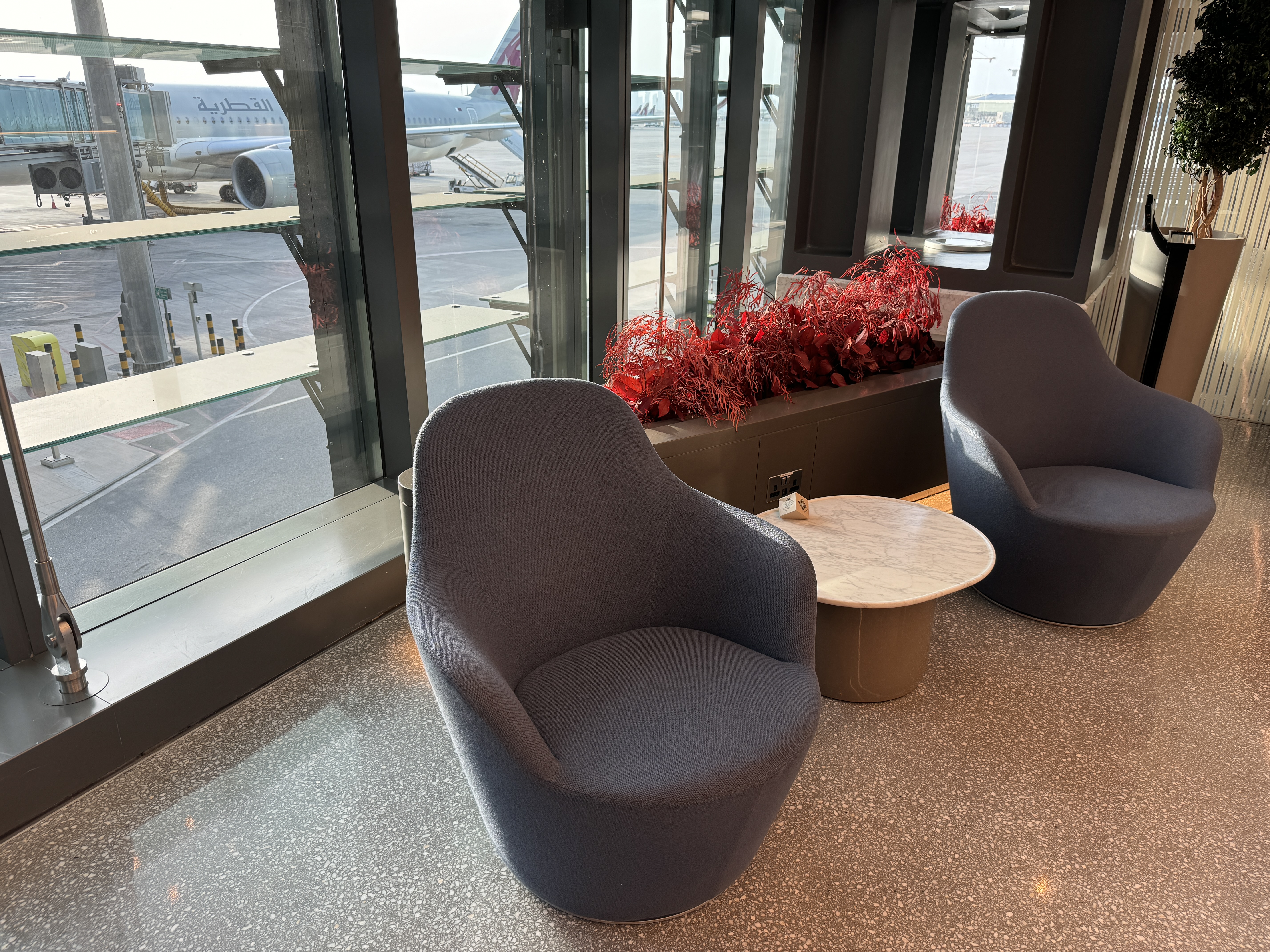 DOH Gold Lounge South seat pair