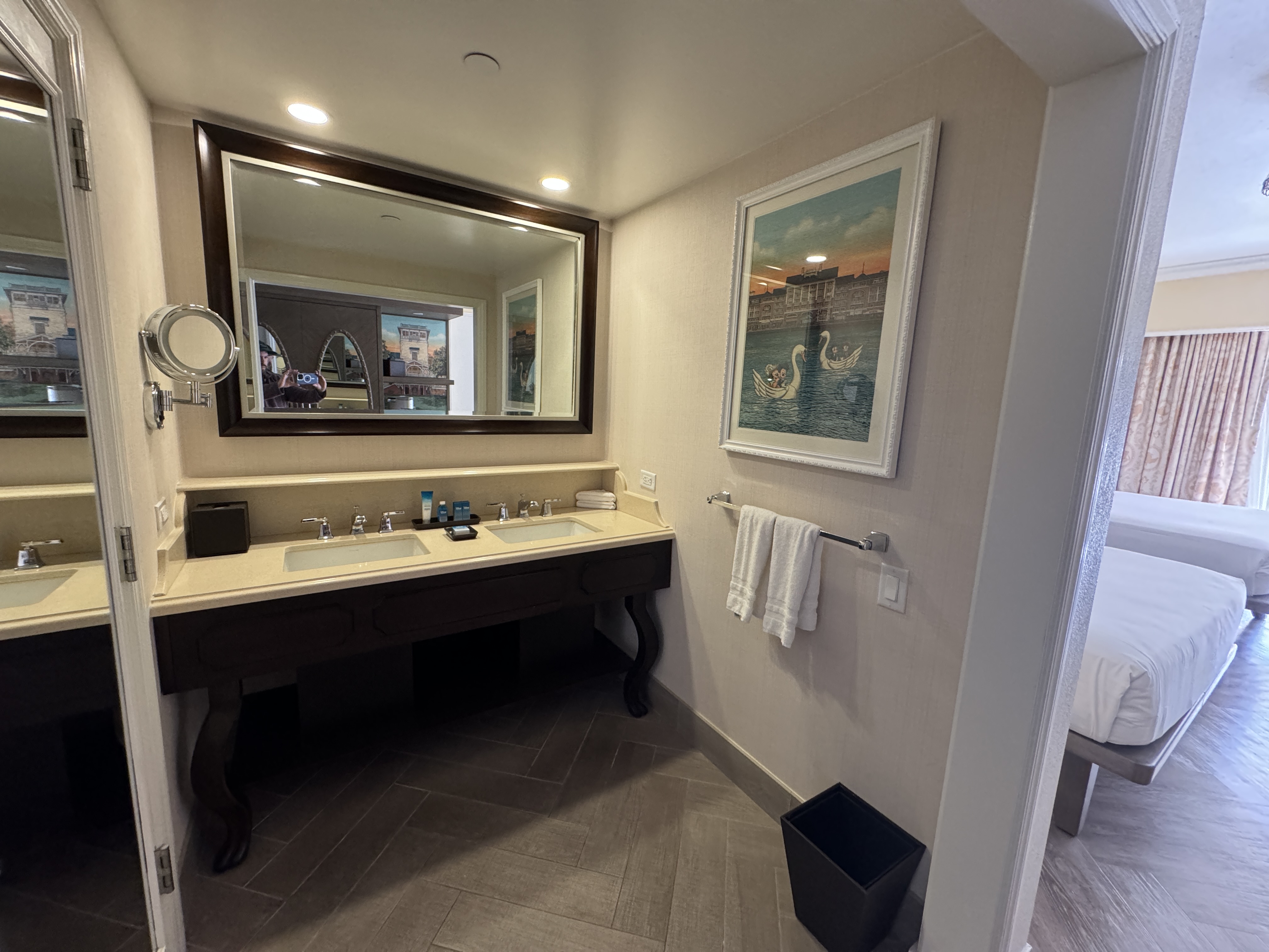 Disneys BoardWalk Inn Bathroom Vanity Open Disneys BoardWalk Inn Bathroom Vanity Open