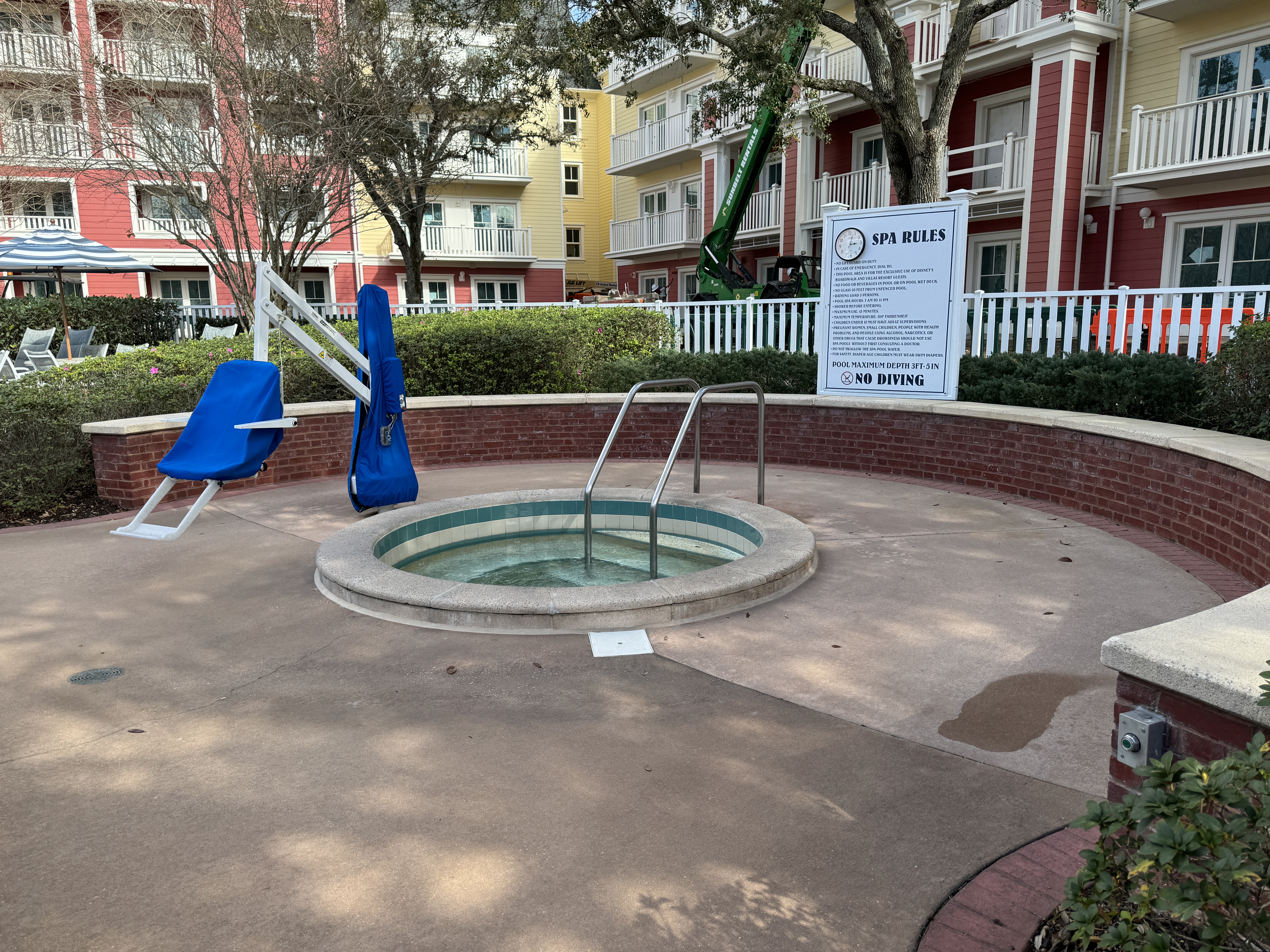 Disneys BoardWalk Inn Community Hall Jacuzzi Disneys BoardWalk Inn Community Hall Jacuzzi