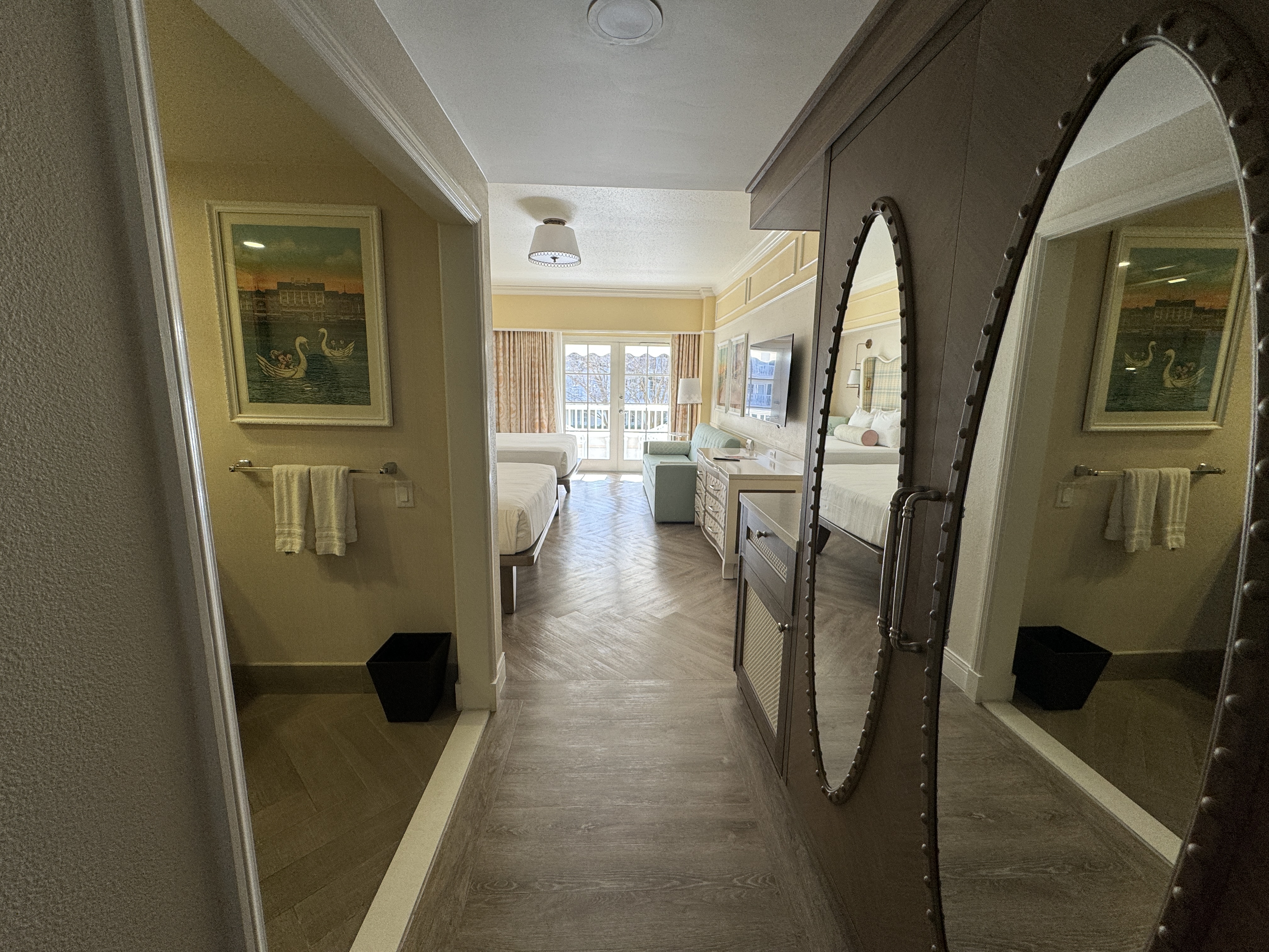 Disneys BoardWalk Inn Foyer Bedroom Disneys BoardWalk Inn Foyer Bedroom
