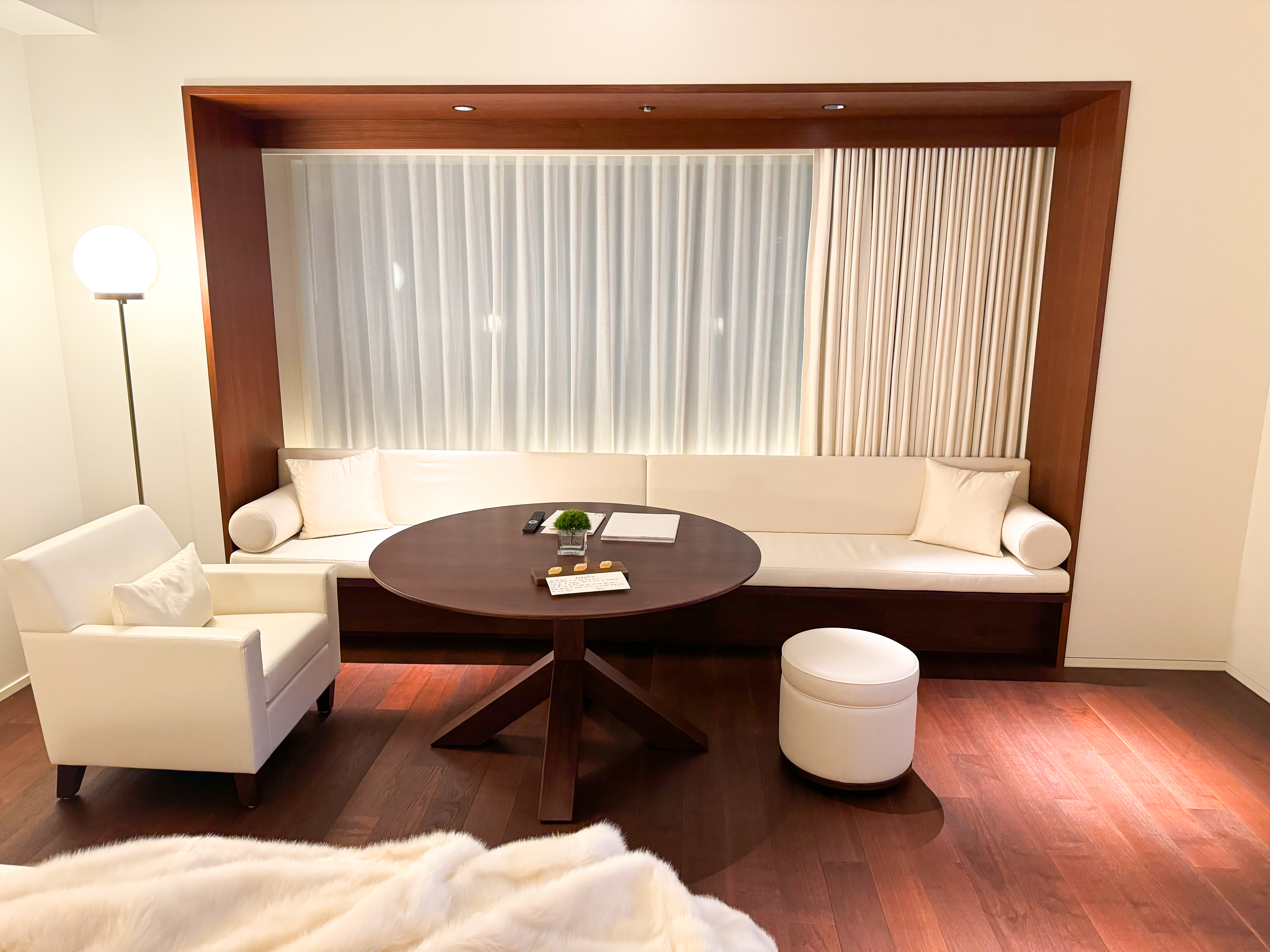 EDITION Tokyo Ginza Premier Room sofa EDITION Tokyo Ginza Premier Room sofa