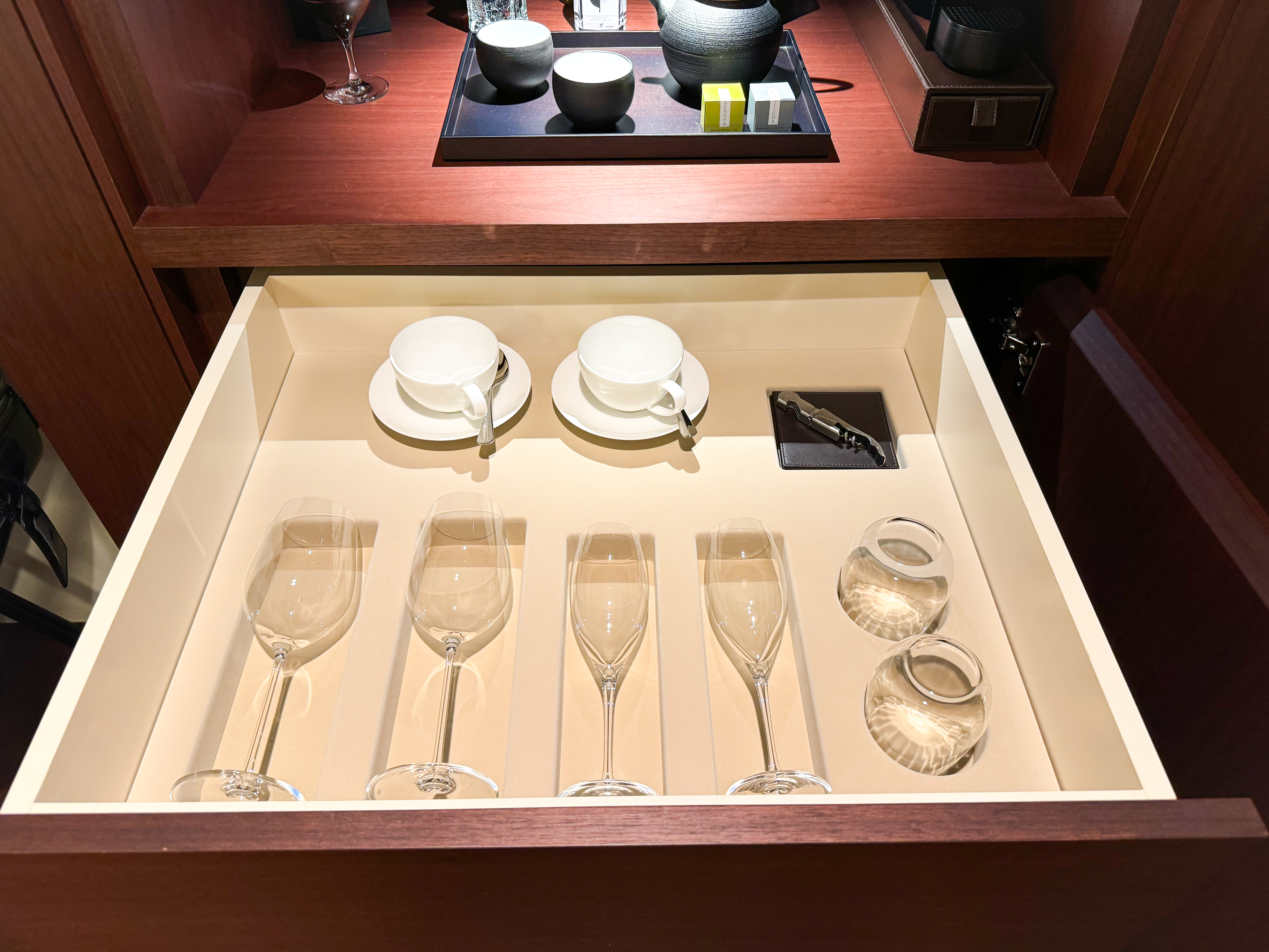 EDITION Tokyo Ginza glasses EDITION Tokyo Ginza glasses