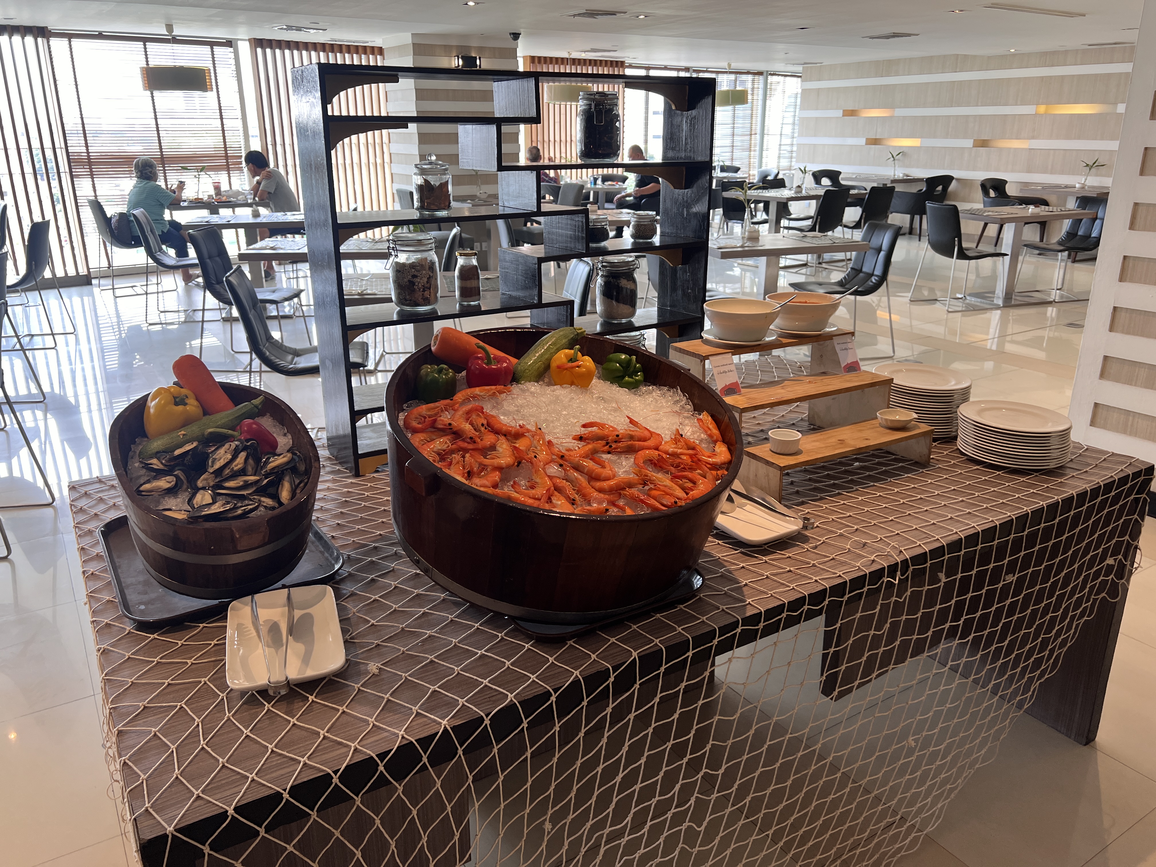 Hilton Garden Inn Bangkok Silom All Day Dining seafood on ice