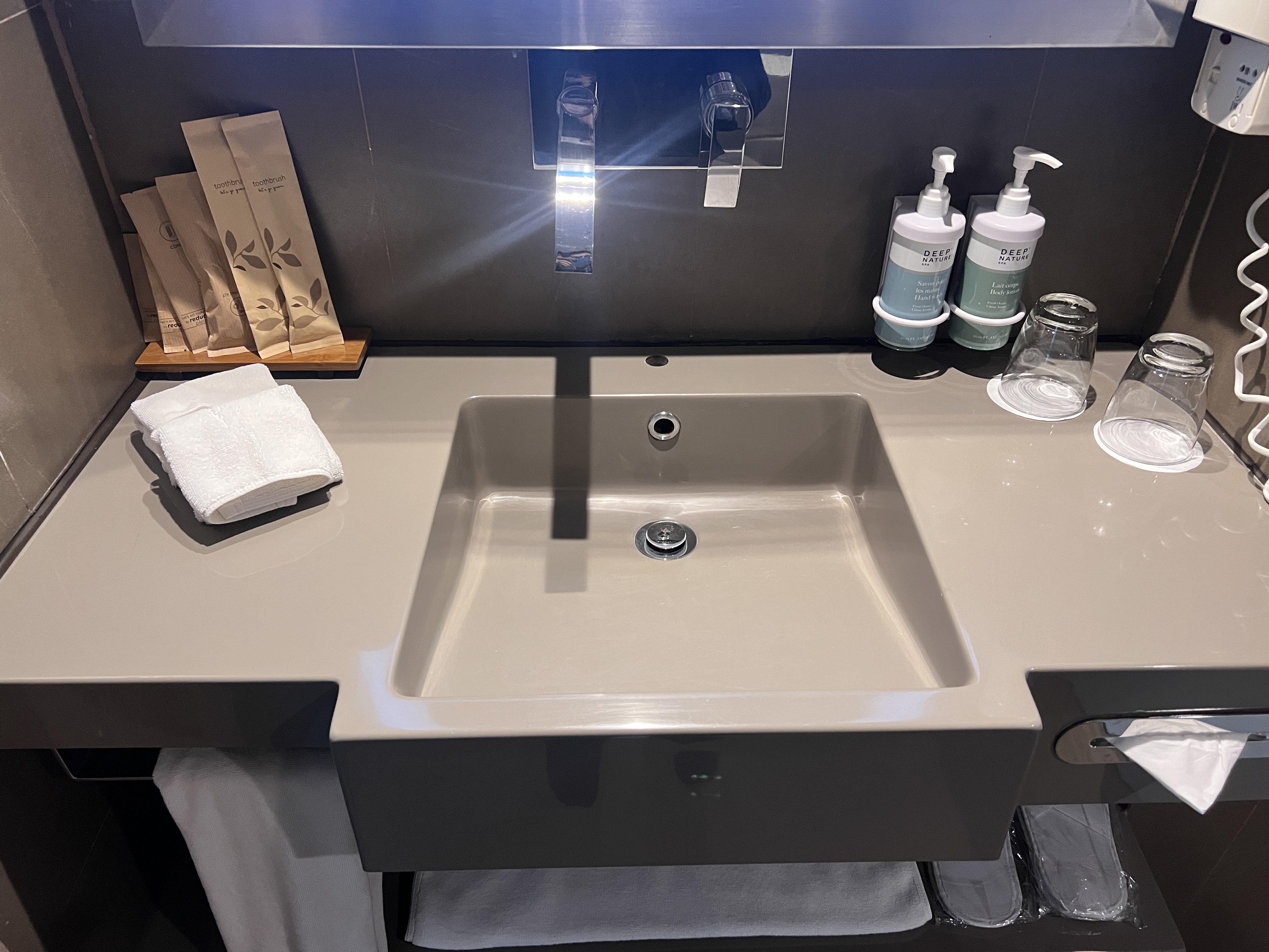 Hilton Garden Inn Bangkok Silom bathroom vanity