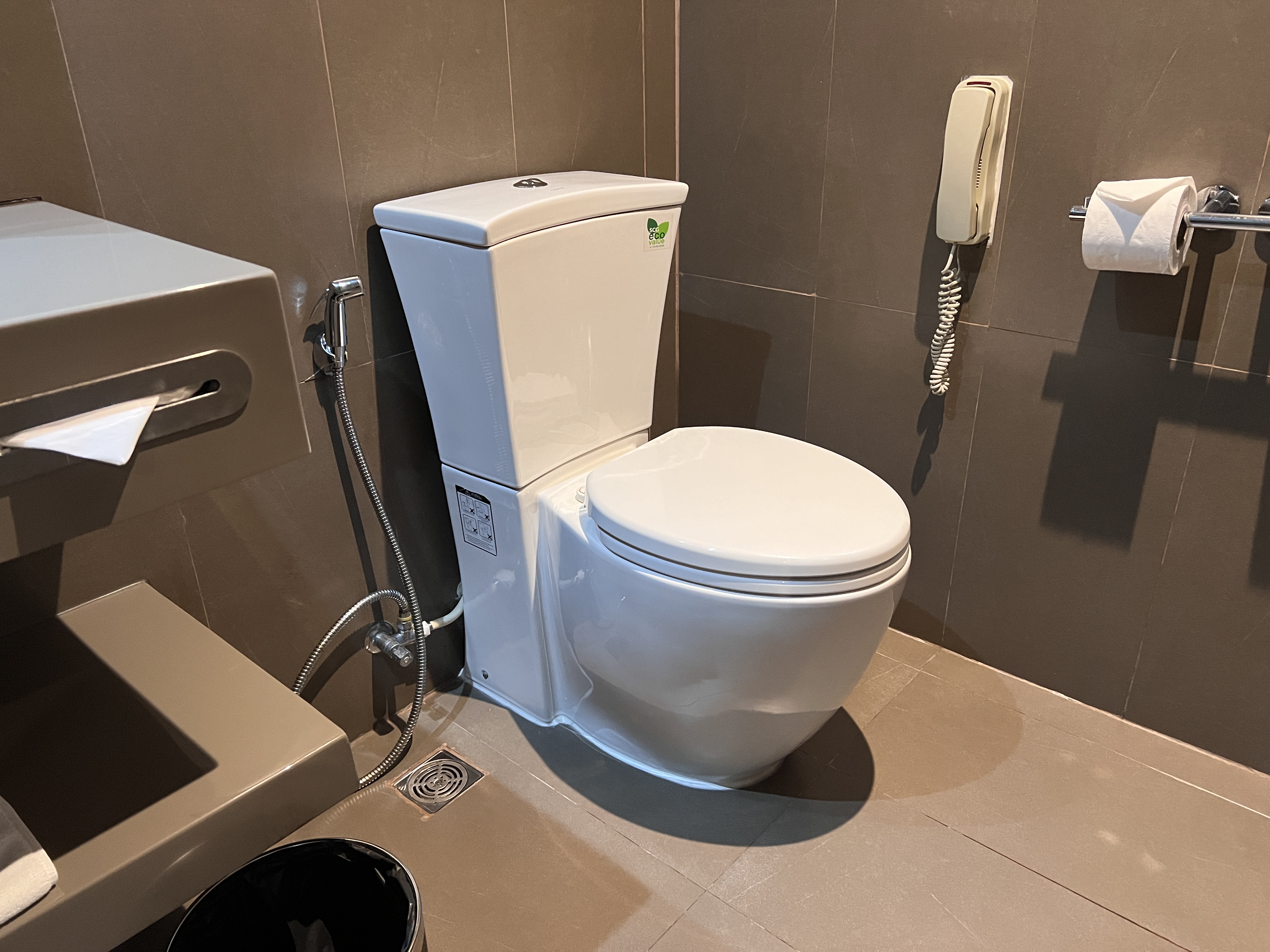 Hilton Garden Inn Bangkok Silom foyer bathroom toilet
