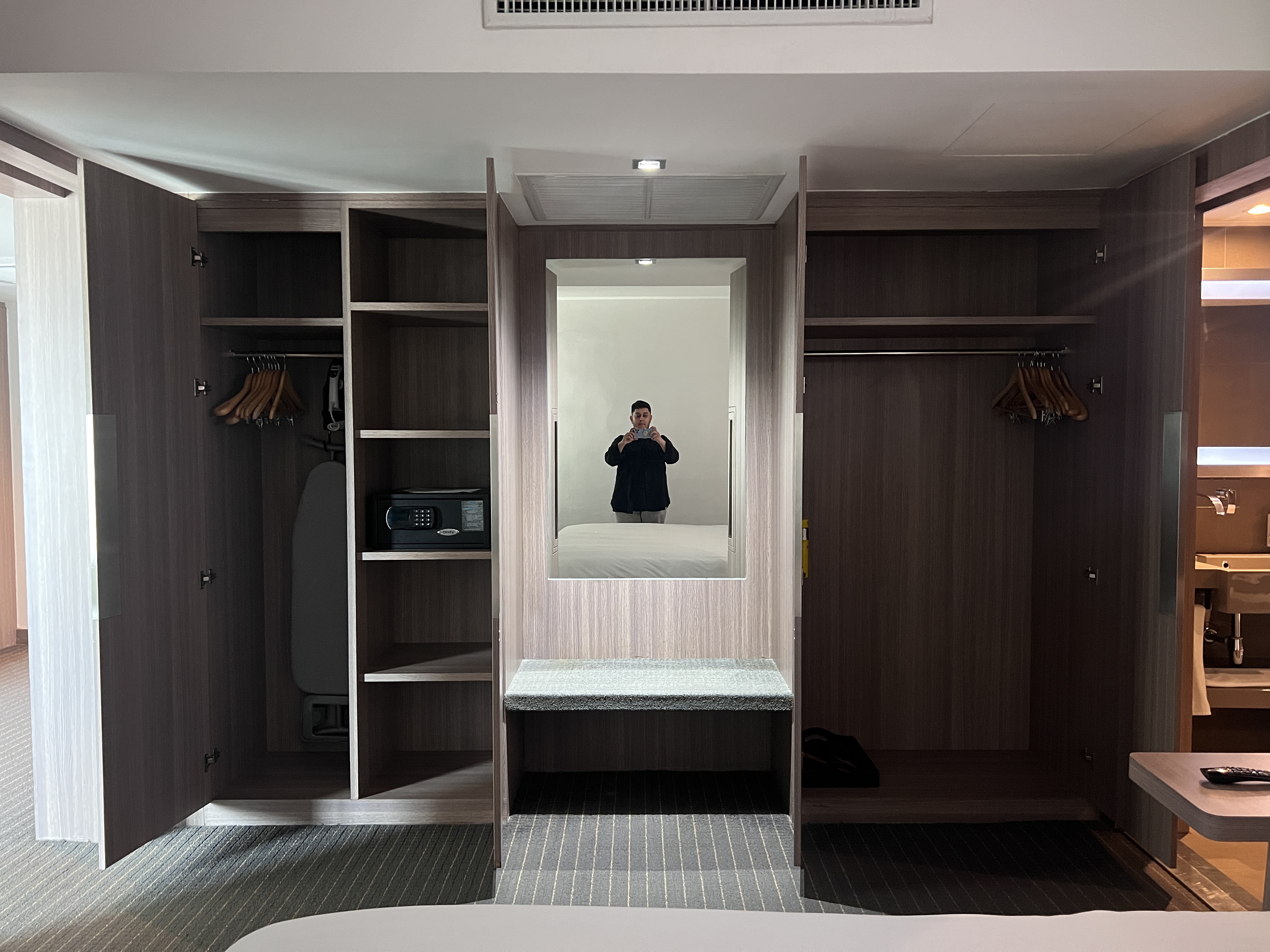 Hilton Garden Inn Bangkok Silom room closets