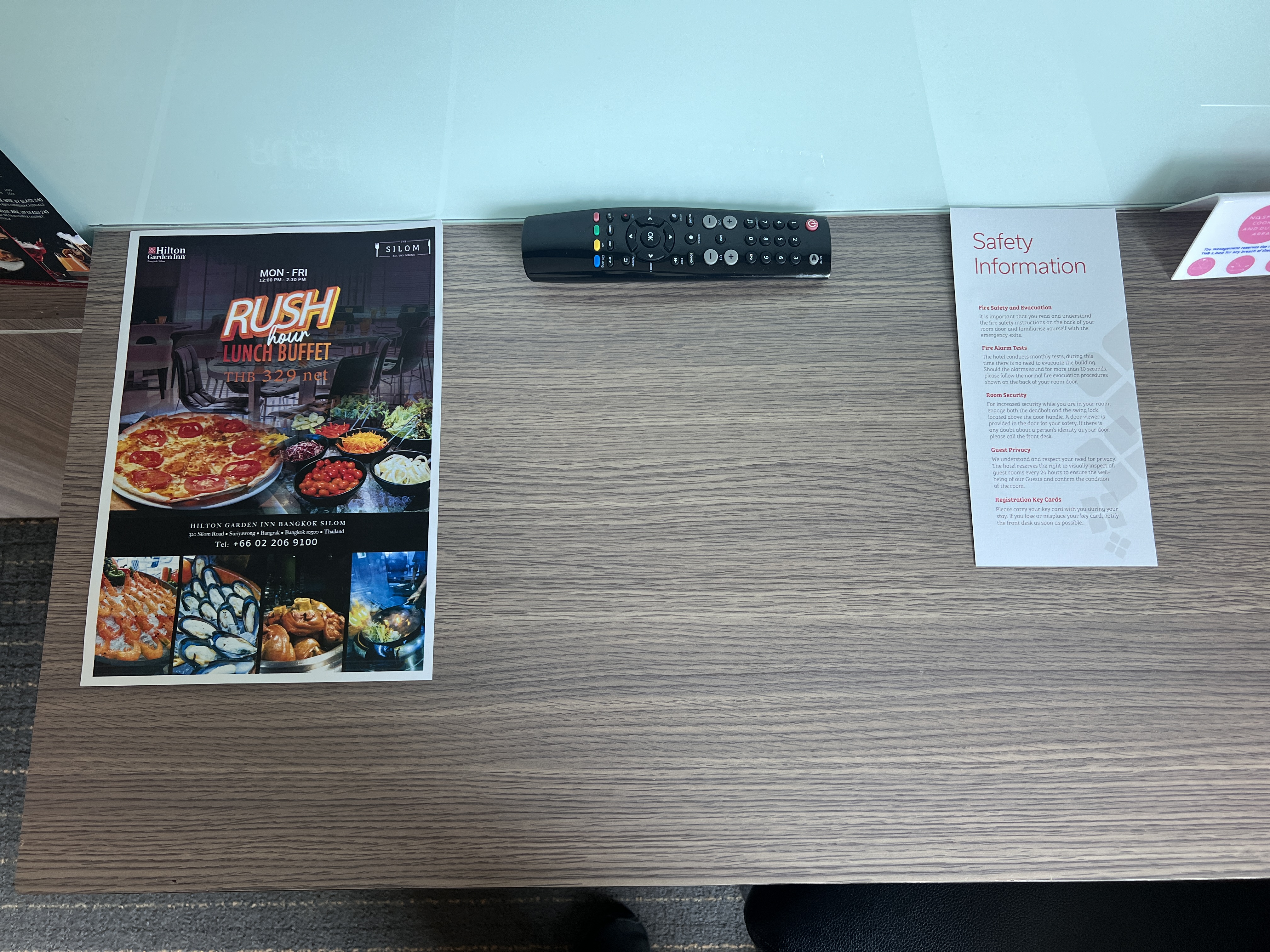 Hilton Garden Inn Bangkok Silom room workstation top