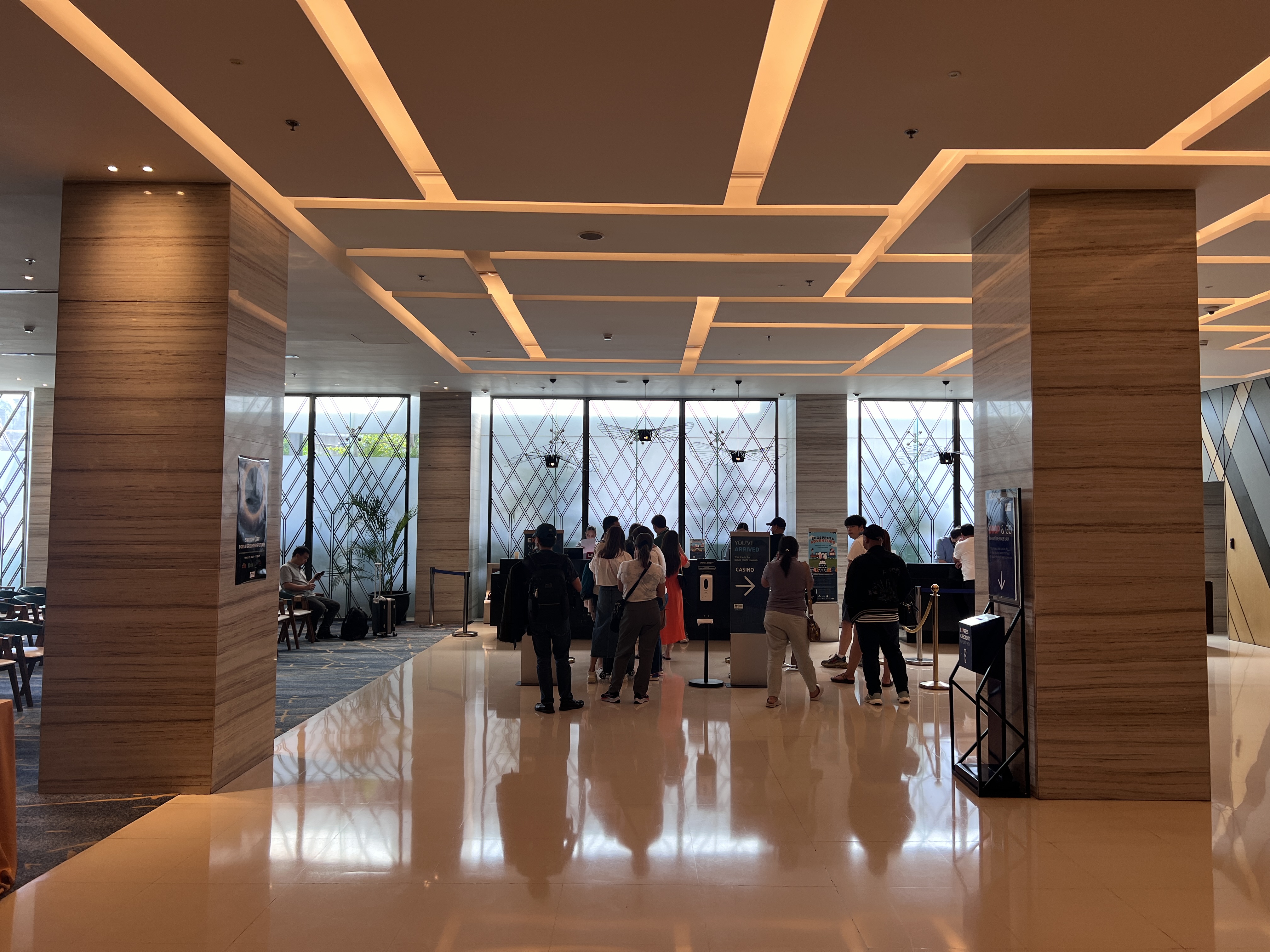 Holiday Inn Express Manila Newport City 2nd check in counter section