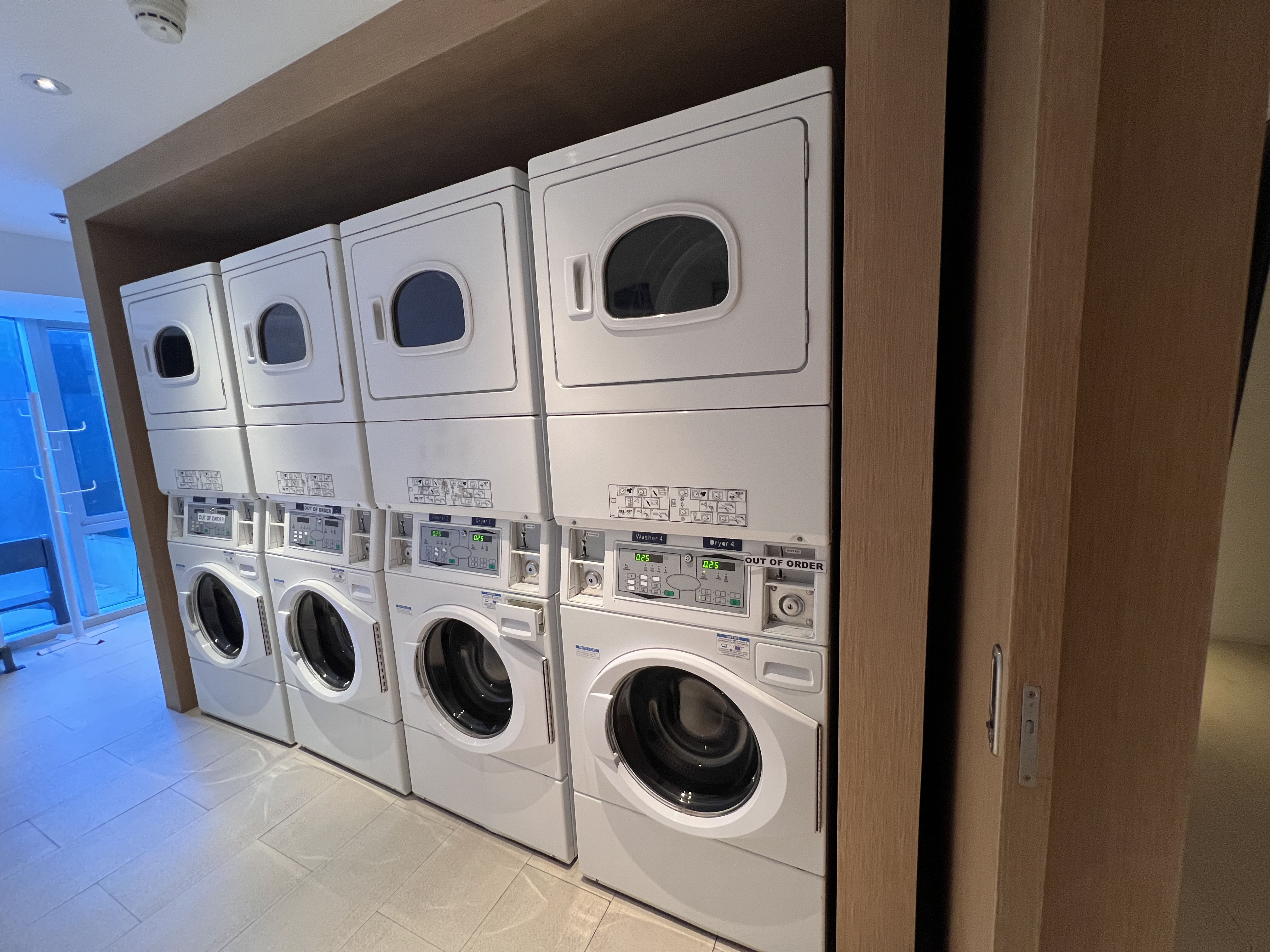 Holiday Inn Express Manila Newport City guest laundry room