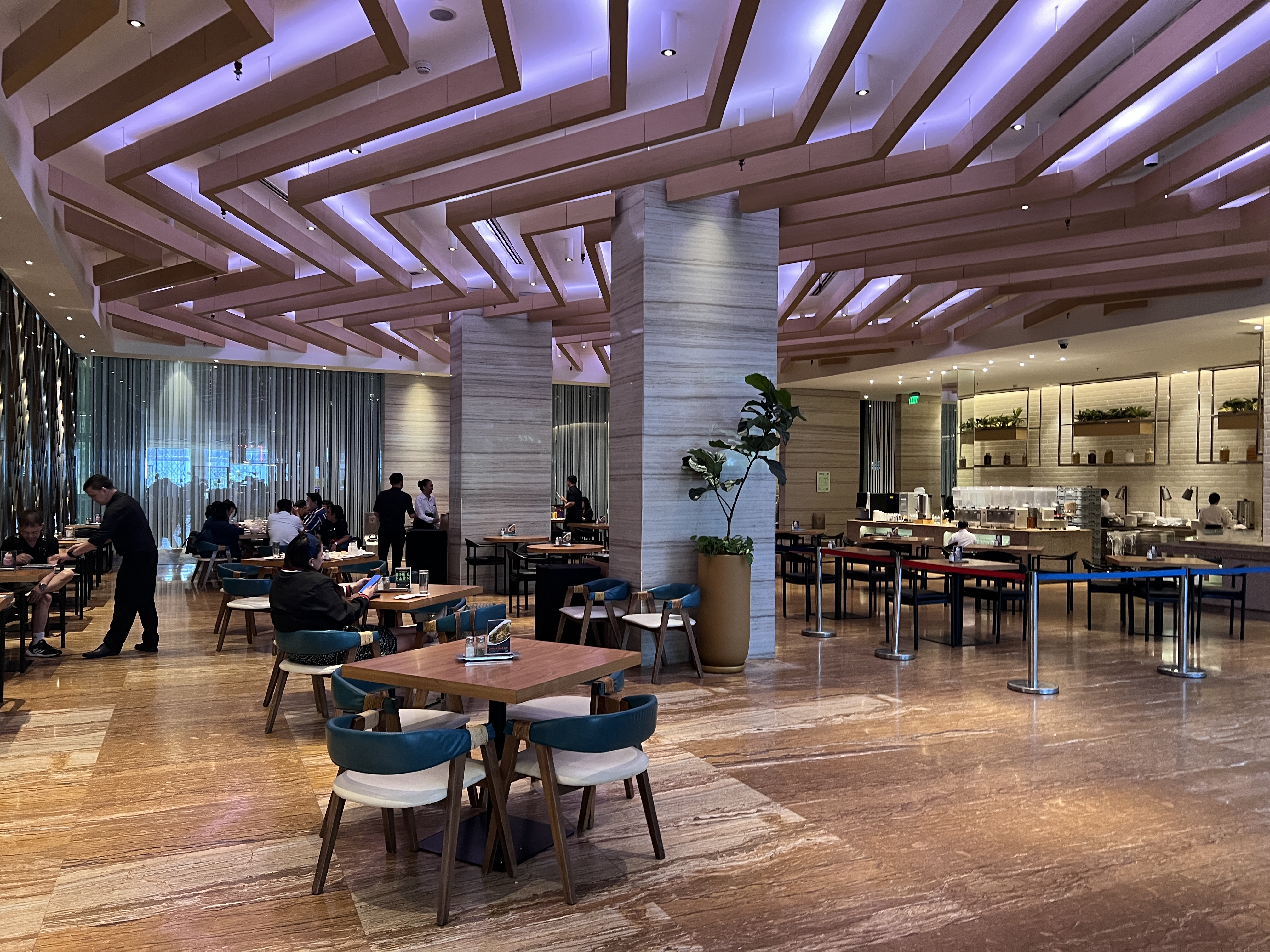 Holiday Inn Express Manila Newport City hotel restaurant