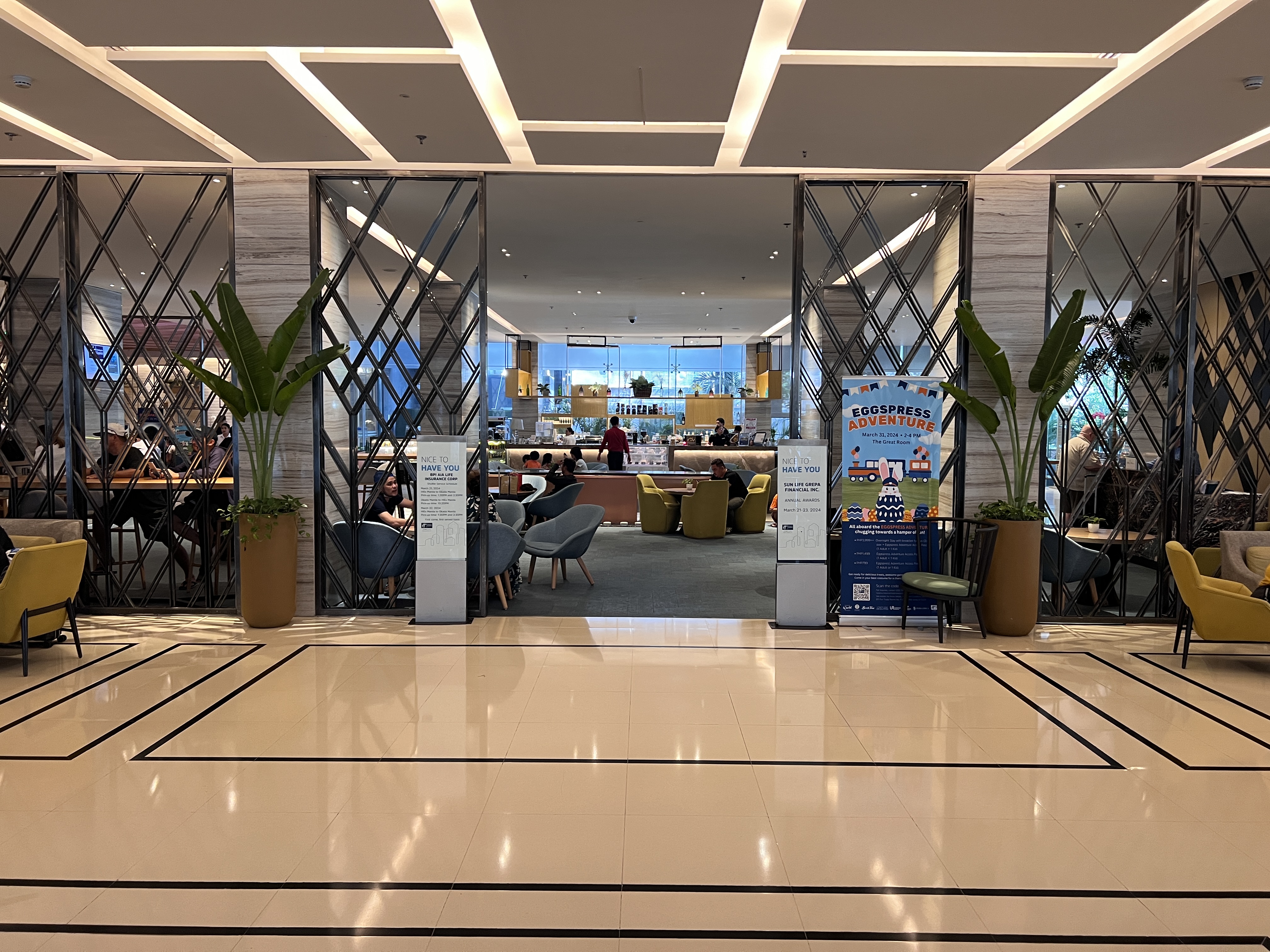 Holiday Inn Express Manila Newport City view as you enter hotel