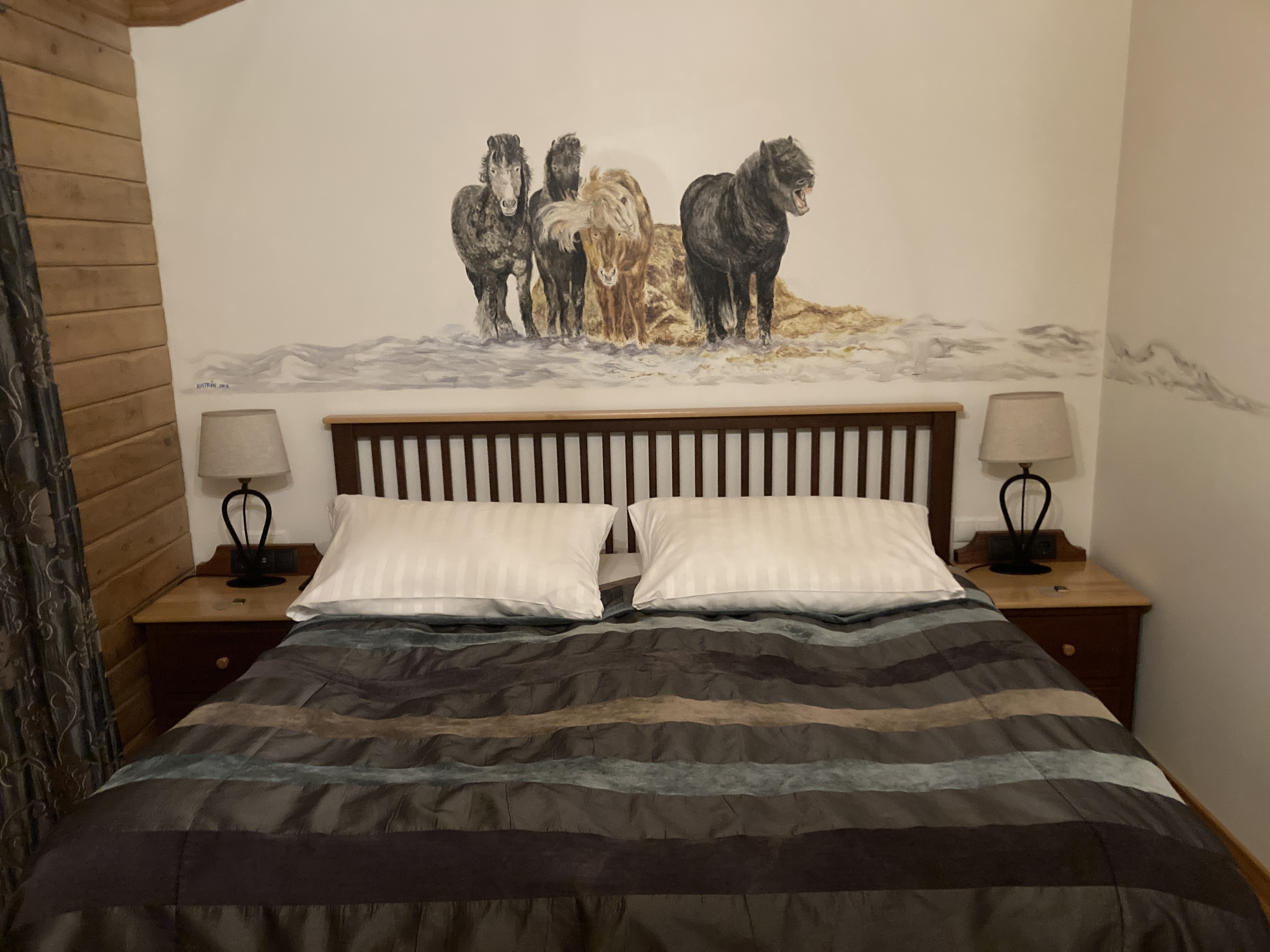 Hotel Ranga deluxe room king size bed