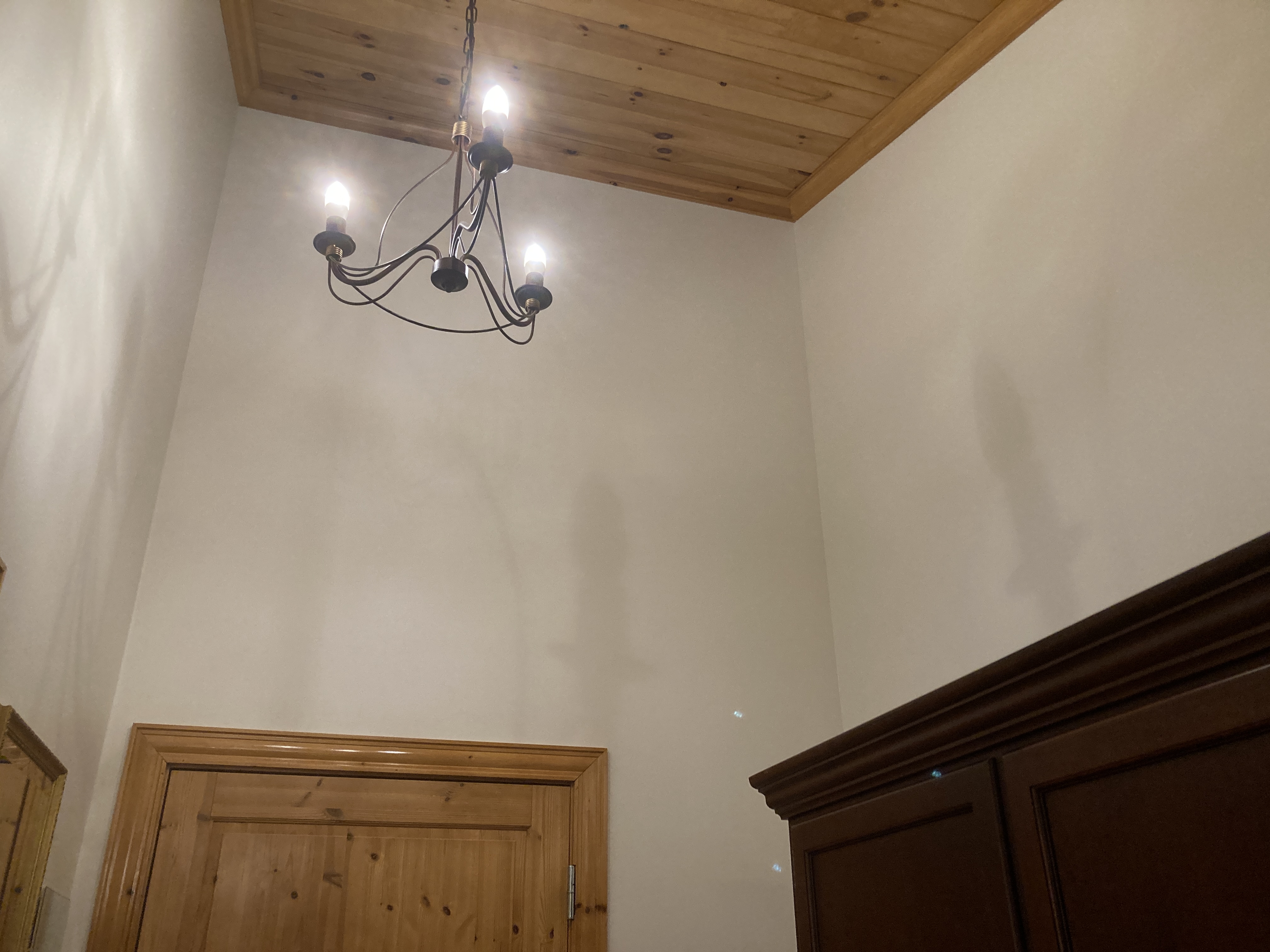 Hotel Ranga deluxe room overhead light