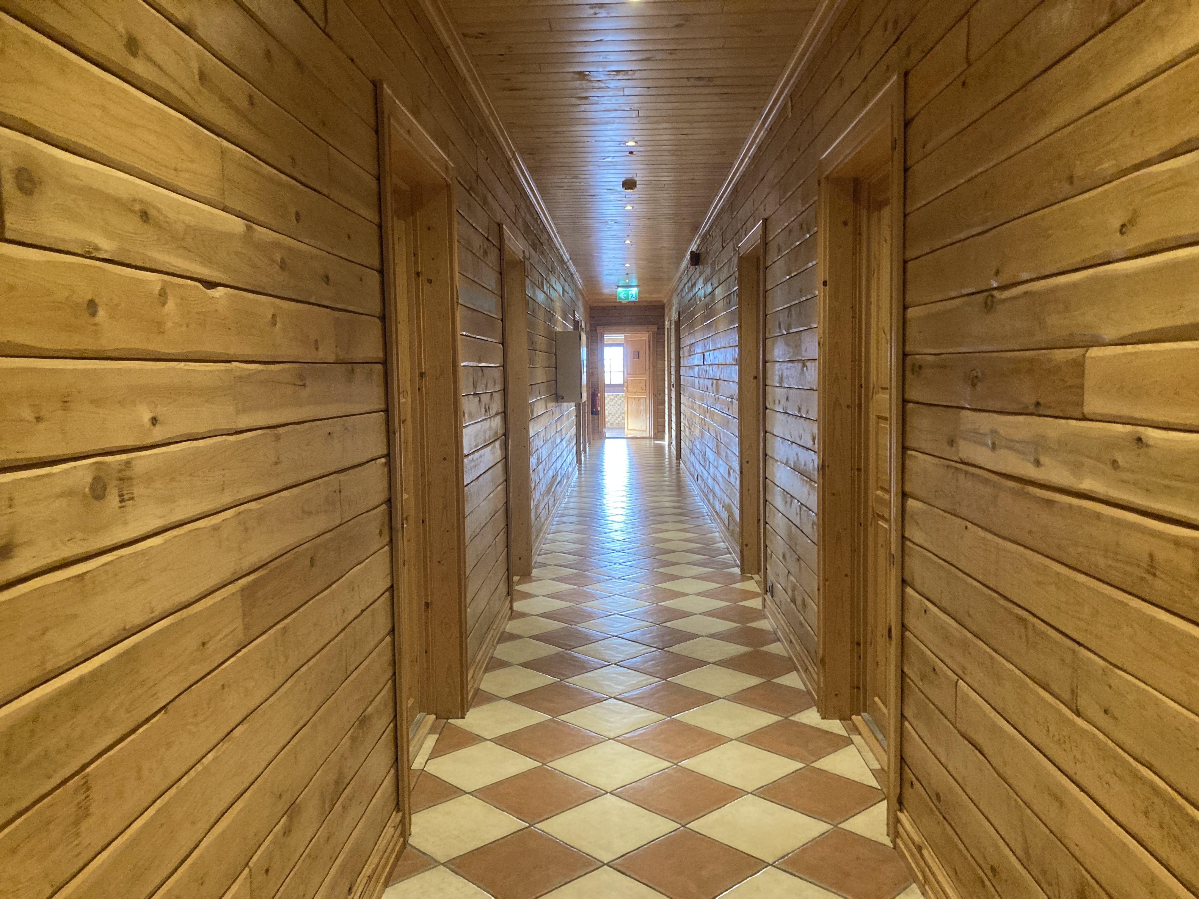 Hotel Ranga hallway long view