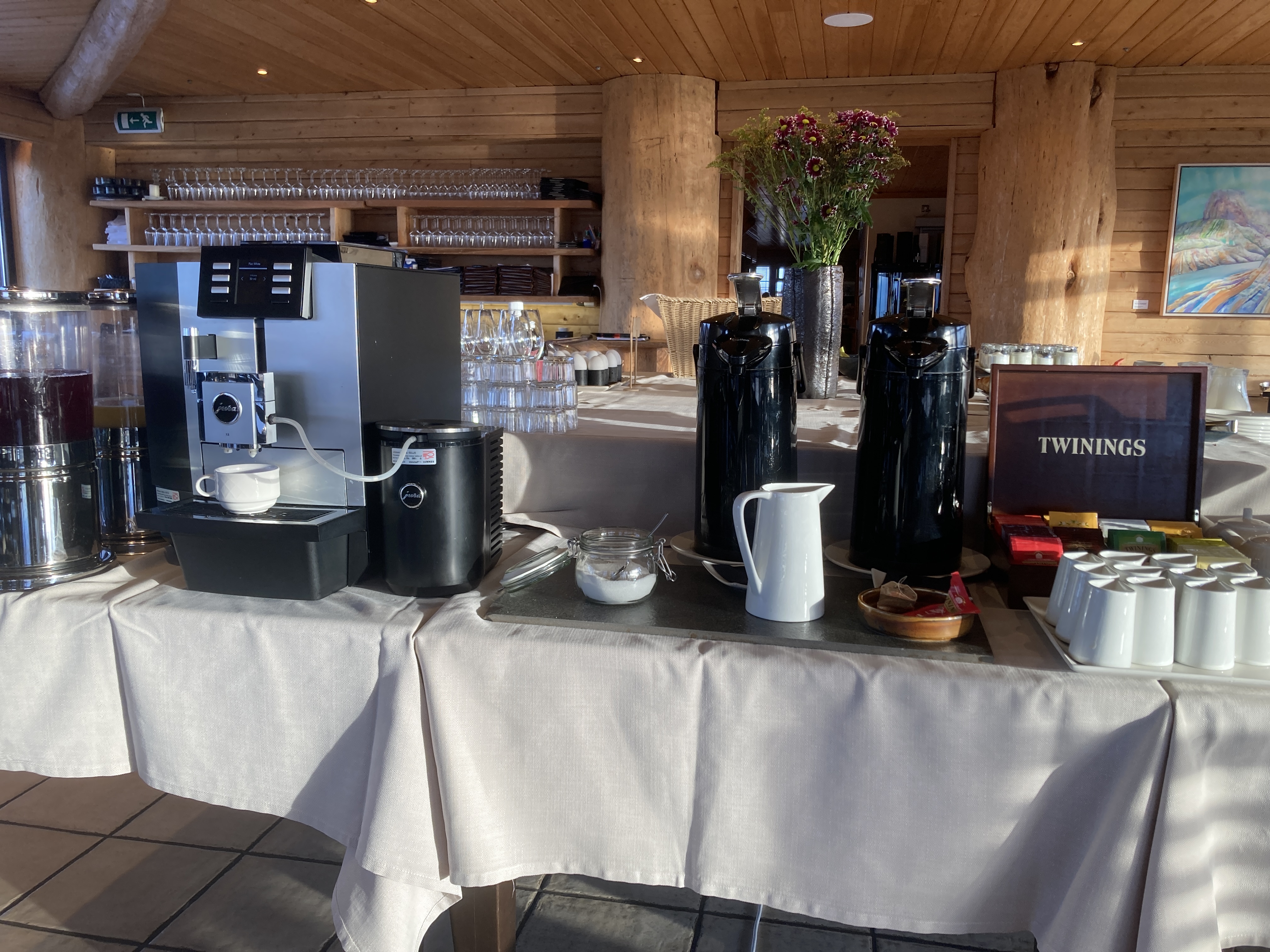 Hotel Ranga restaurant breakfast buffet drinks