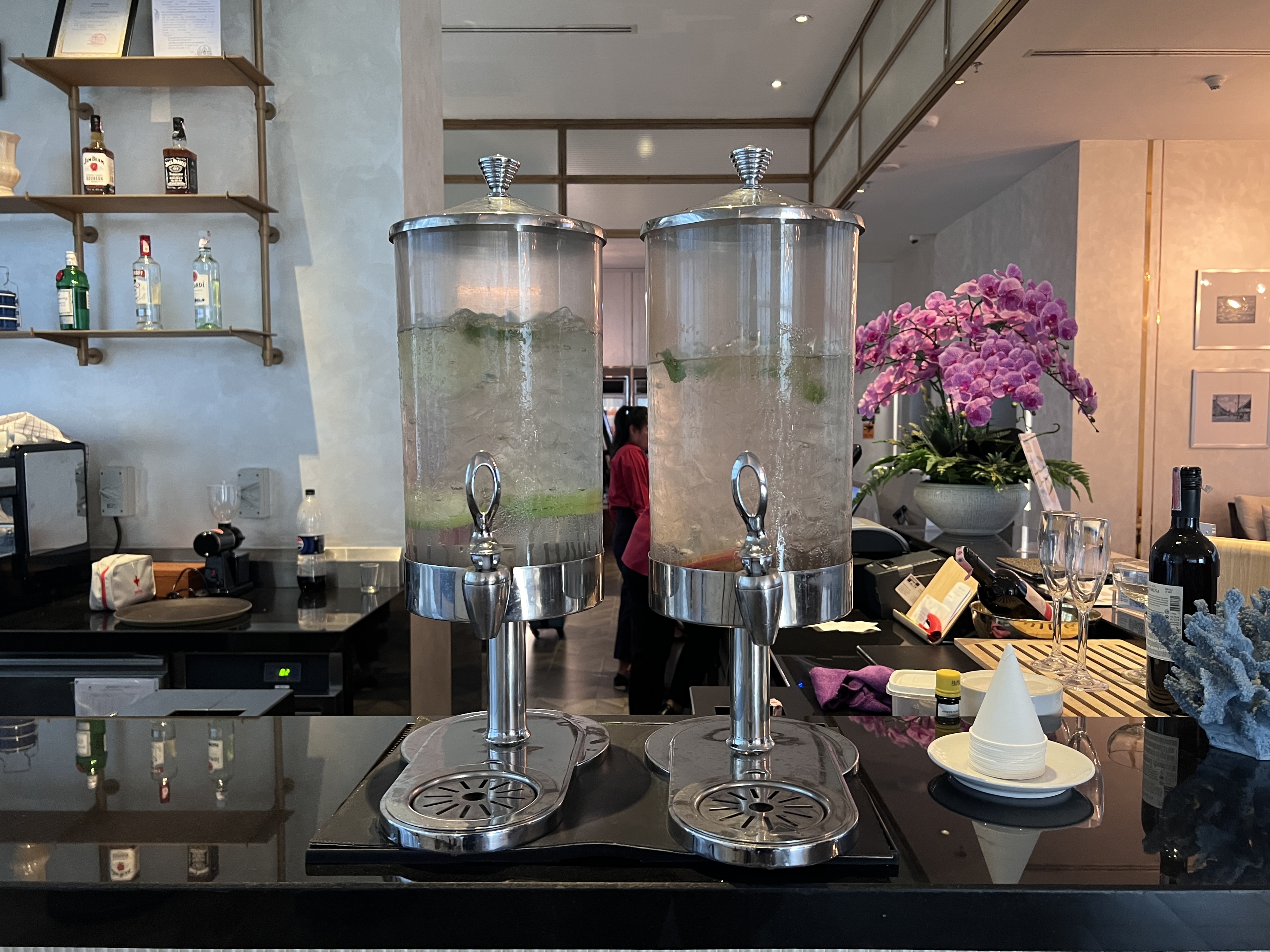 Hyatt Place Bangkok Sukhumvit lobby water dispenser