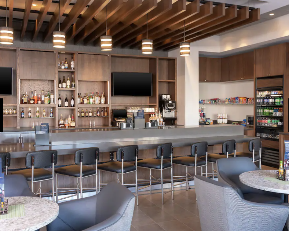 Hyatt Place Detroit – Royal Oak bar Hyatt Place Detroit – Royal Oak bar