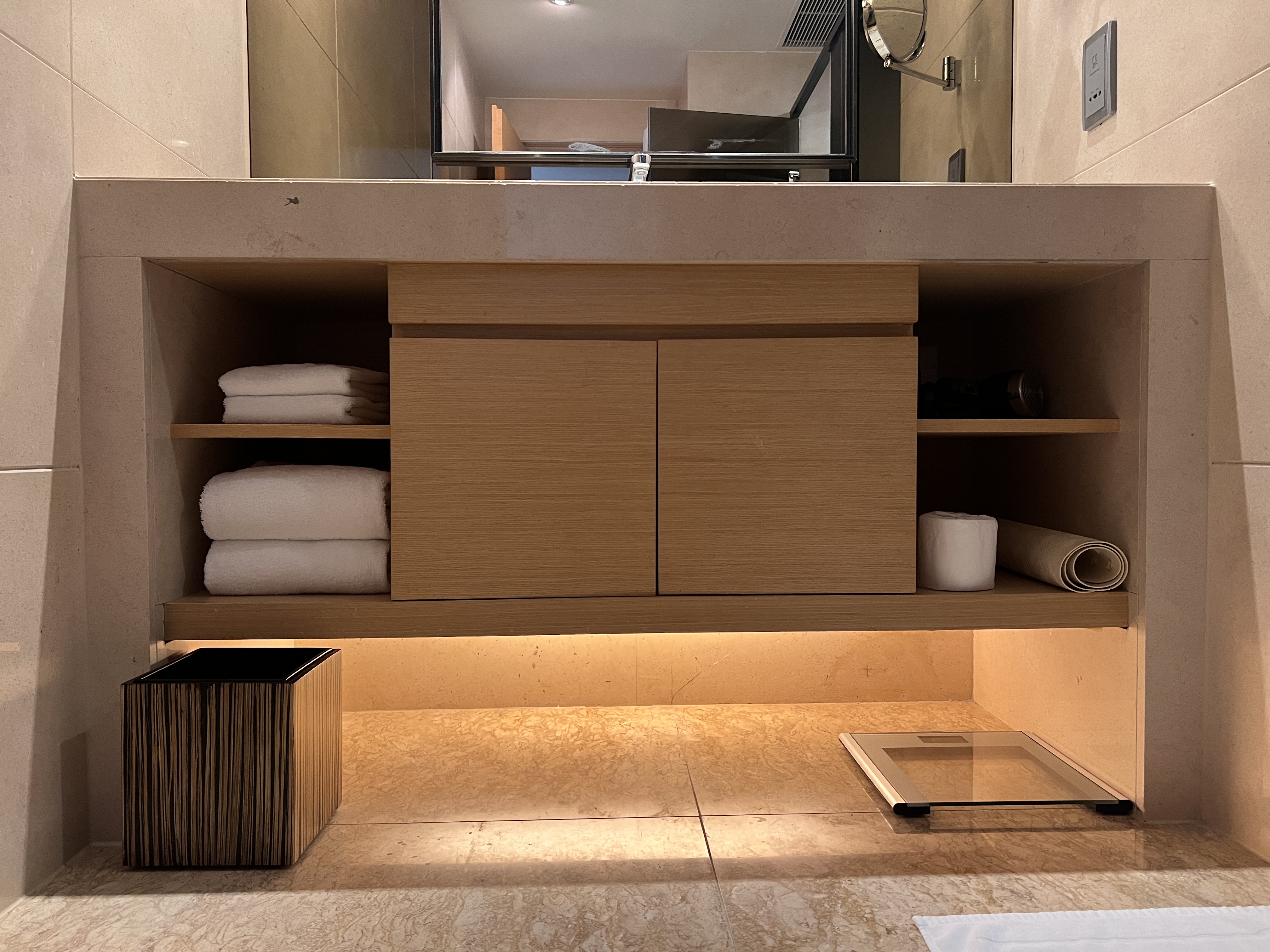 Hyatt Regency Hong Kong Sha Tin bathroom under cabinet