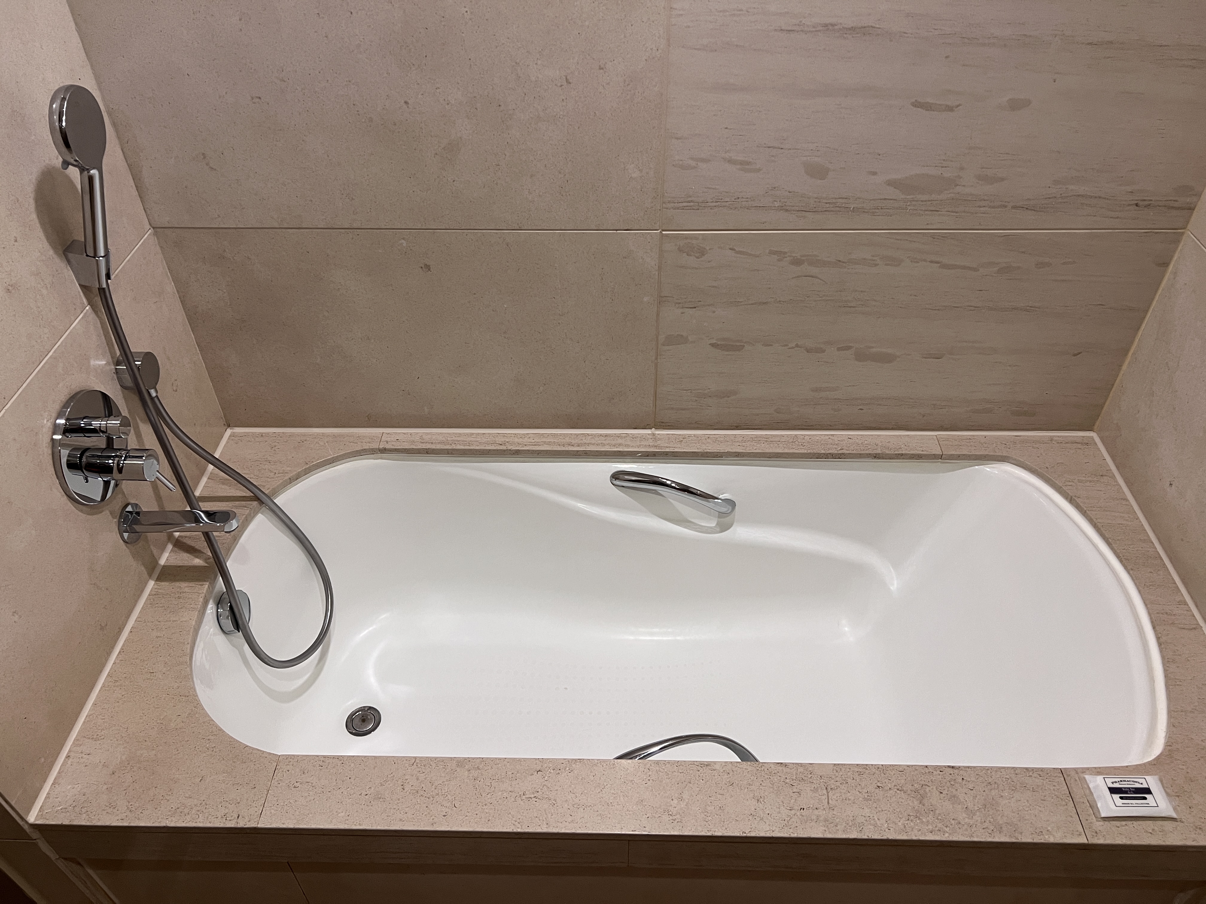 Hyatt Regency Hong Kong Sha Tin bathtub