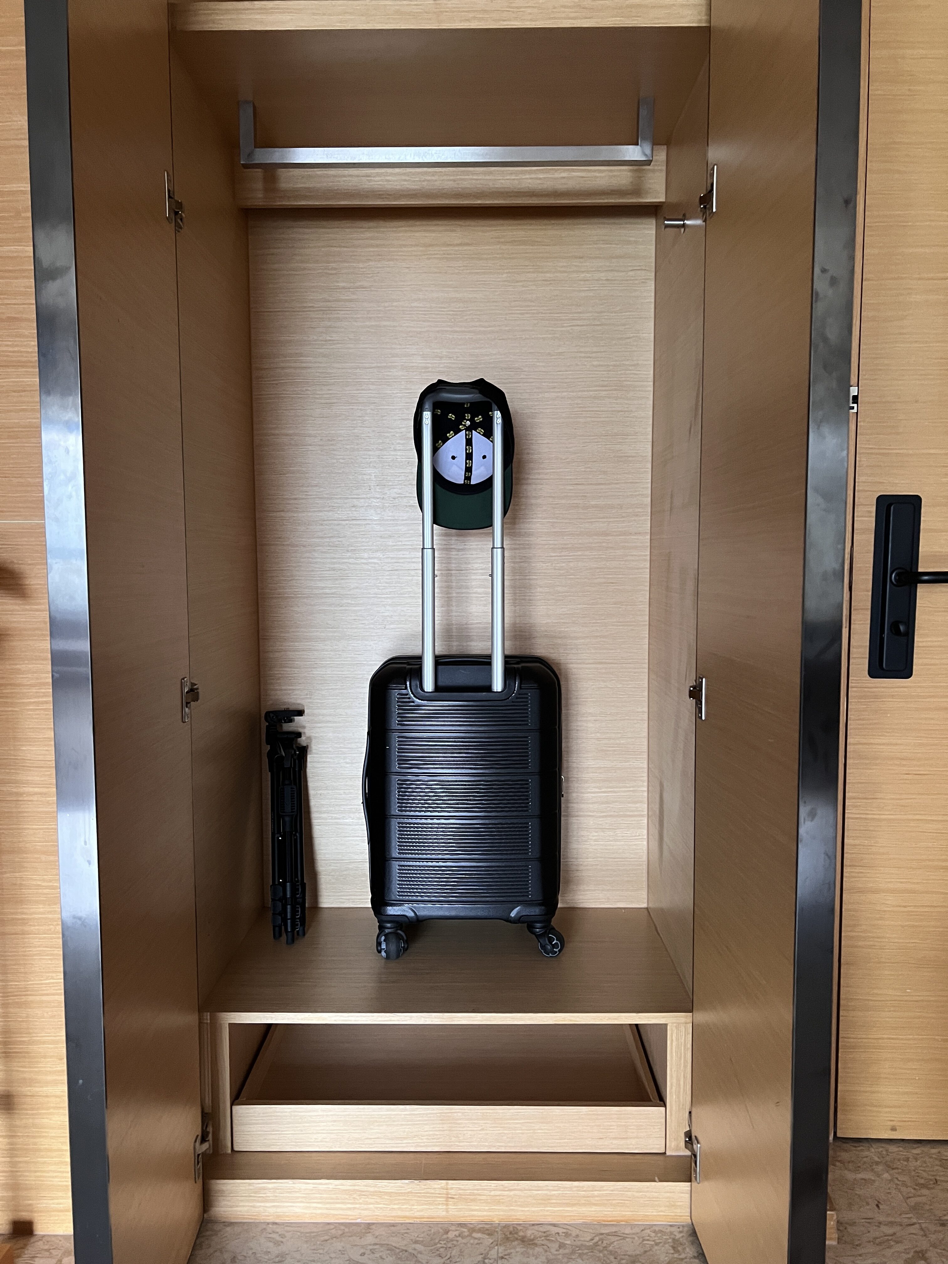 Hyatt Regency Hong Kong Sha Tin room closet
