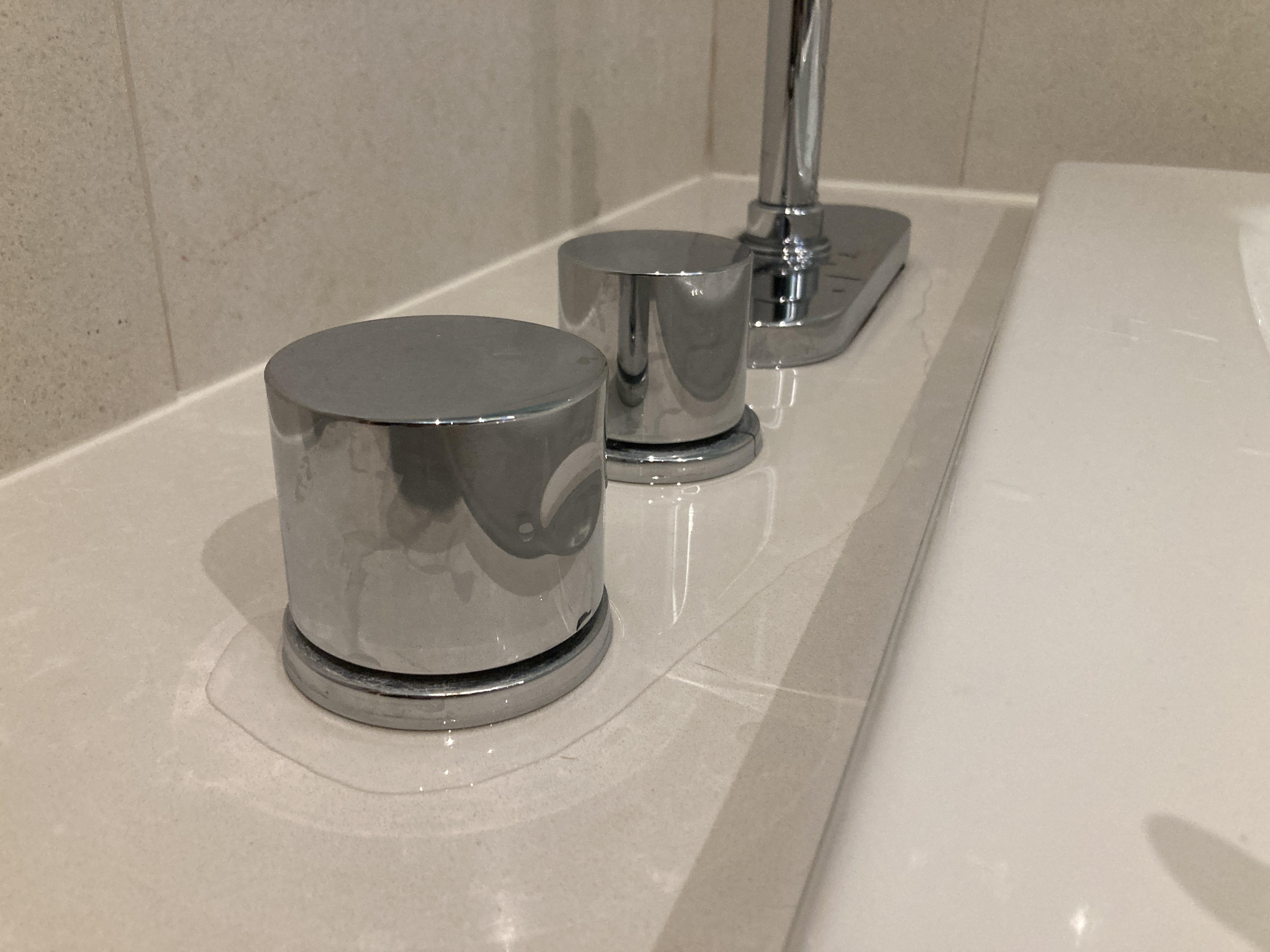 Hyatt Regency Lisbon bathroom leaking water Hyatt Regency Lisbon bathroom leaking water