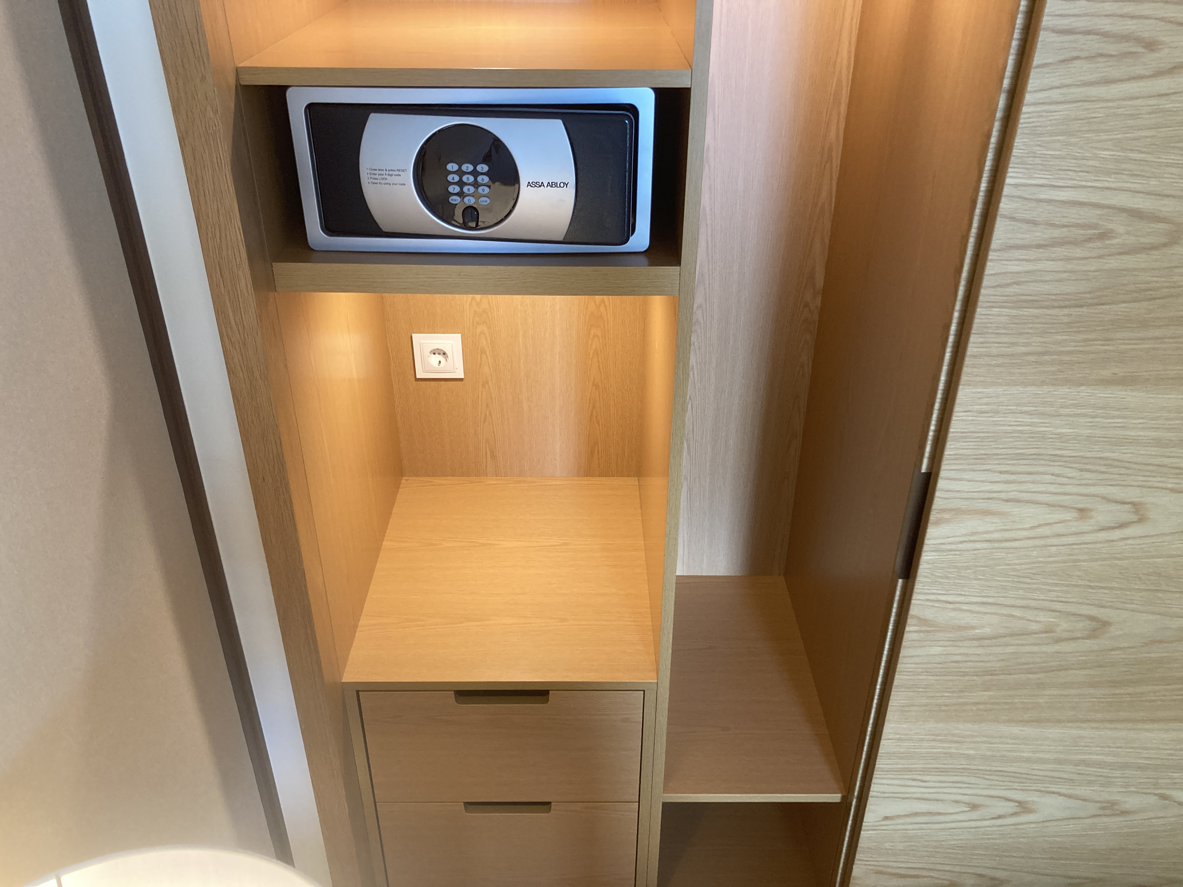 Hyatt Regency Lisbon bedroom closet safe Hyatt Regency Lisbon bedroom closet safe