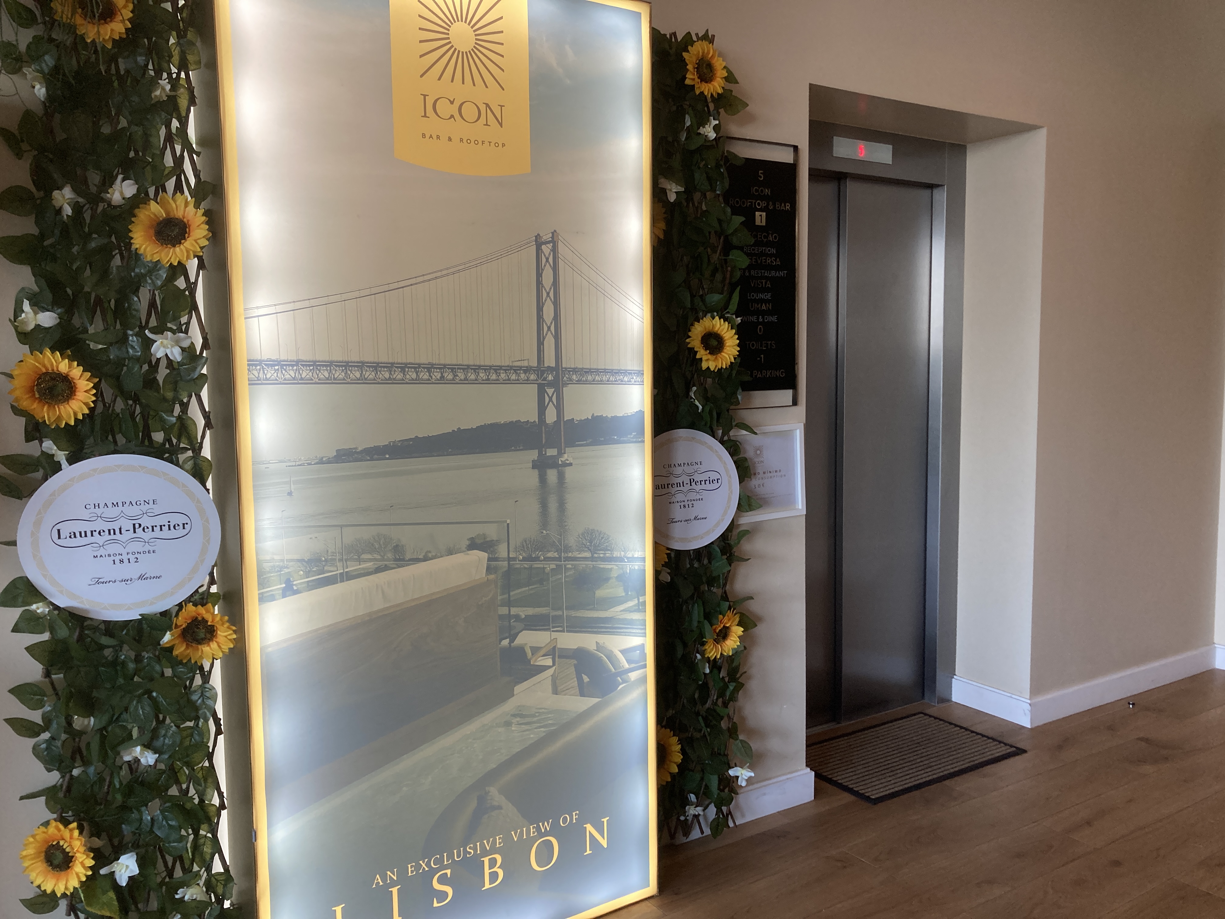 Hyatt Regency Lisbon elevator to rooftop Hyatt Regency Lisbon elevator to rooftop