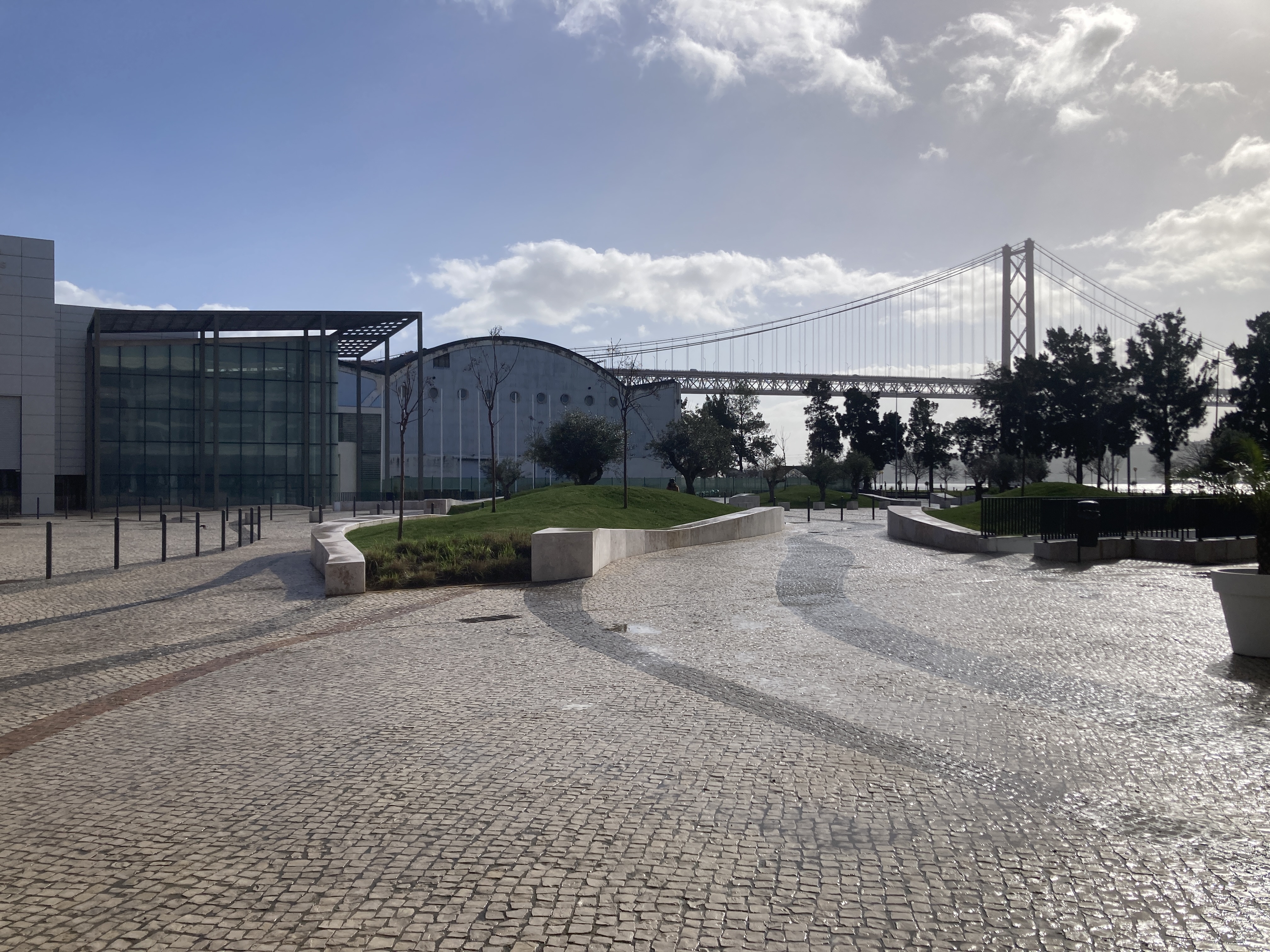 Hyatt Regency Lisbon walkway to convention center Hyatt Regency Lisbon walkway to convention center