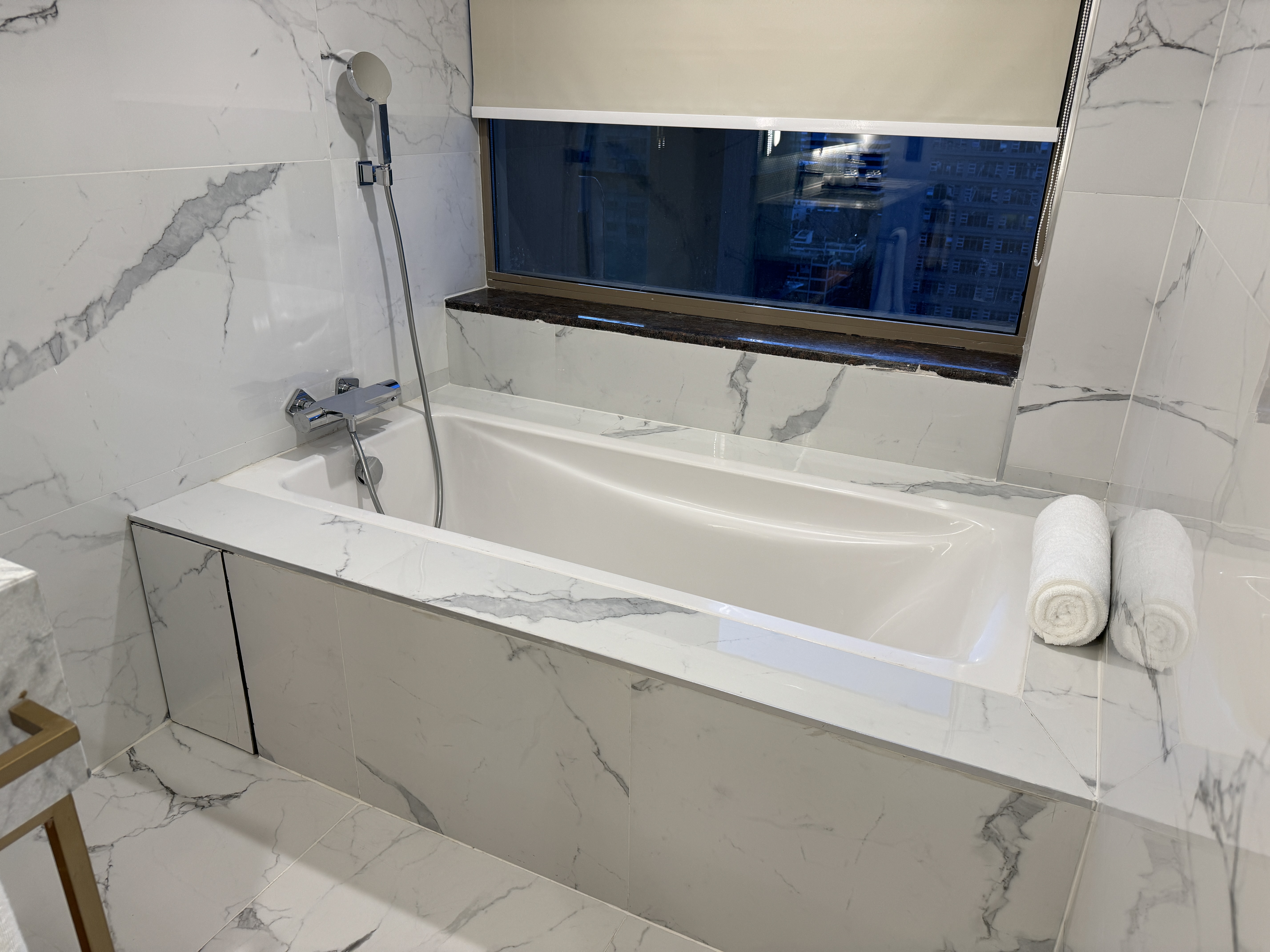 Hyatt Regency Nairobi deluxe suite tub