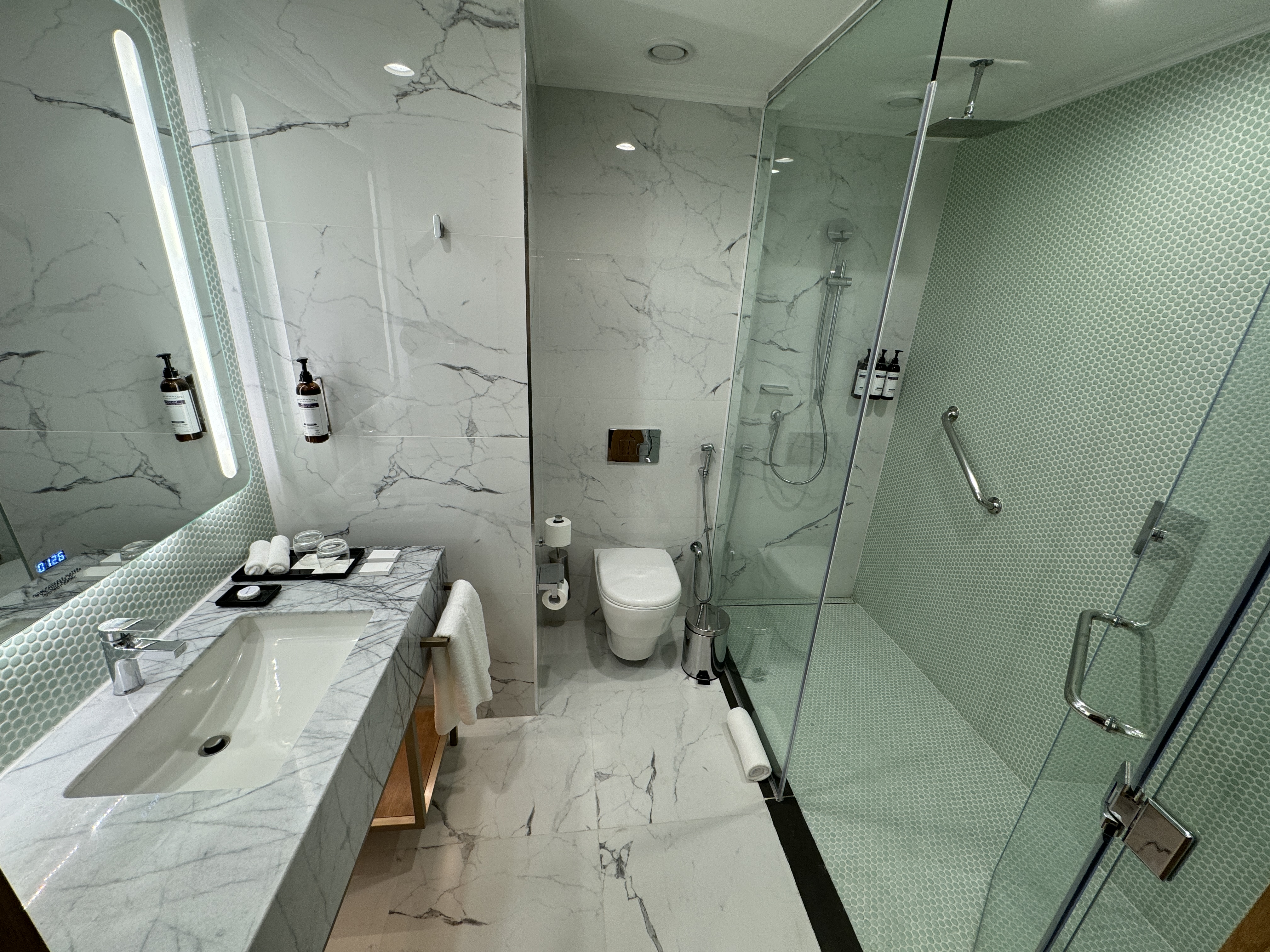 Hyatt Regency Nairobi king bed deluxe bathroom