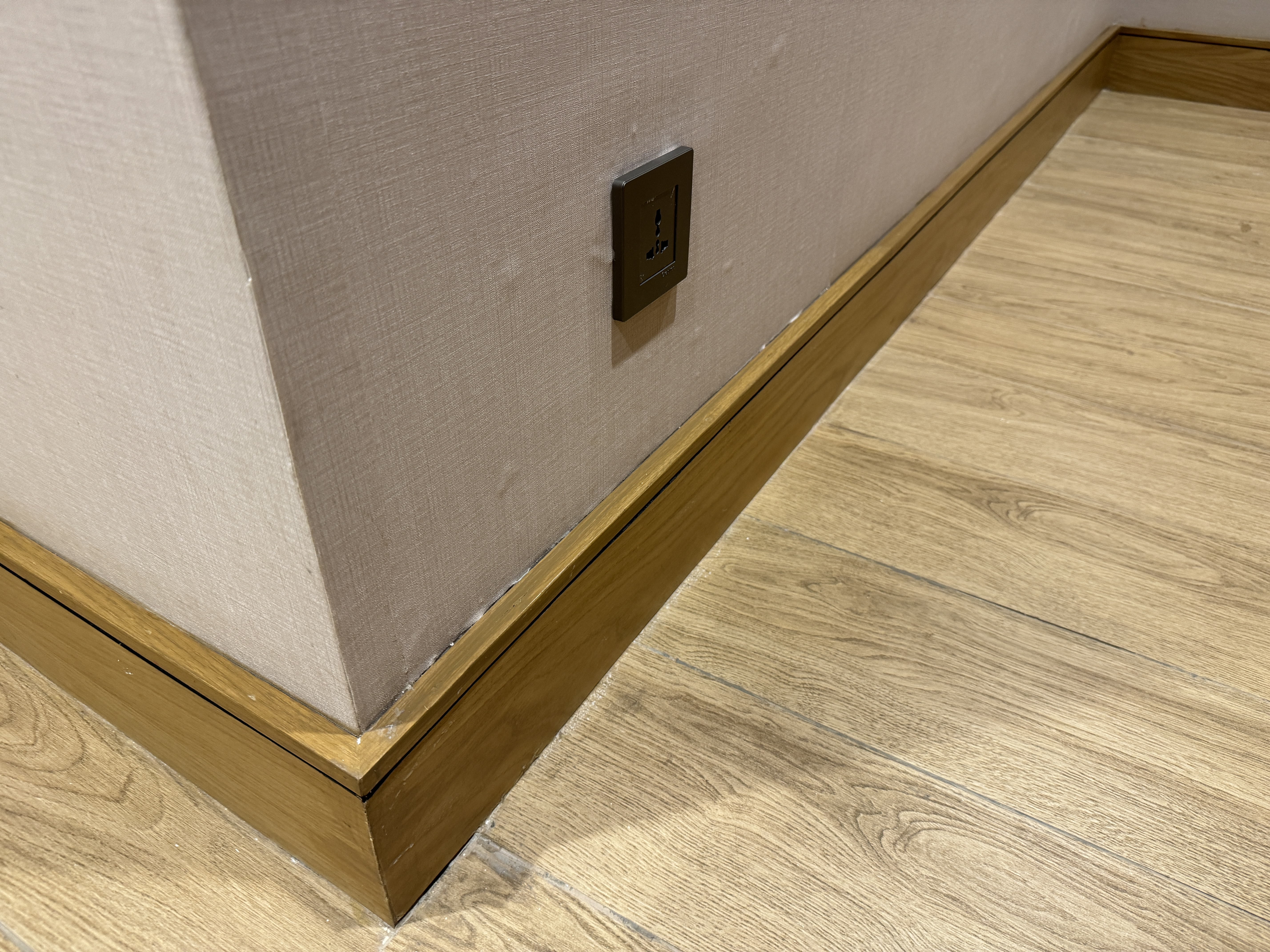 Hyatt Regency Nairobi king bed deluxe wallpaper finish